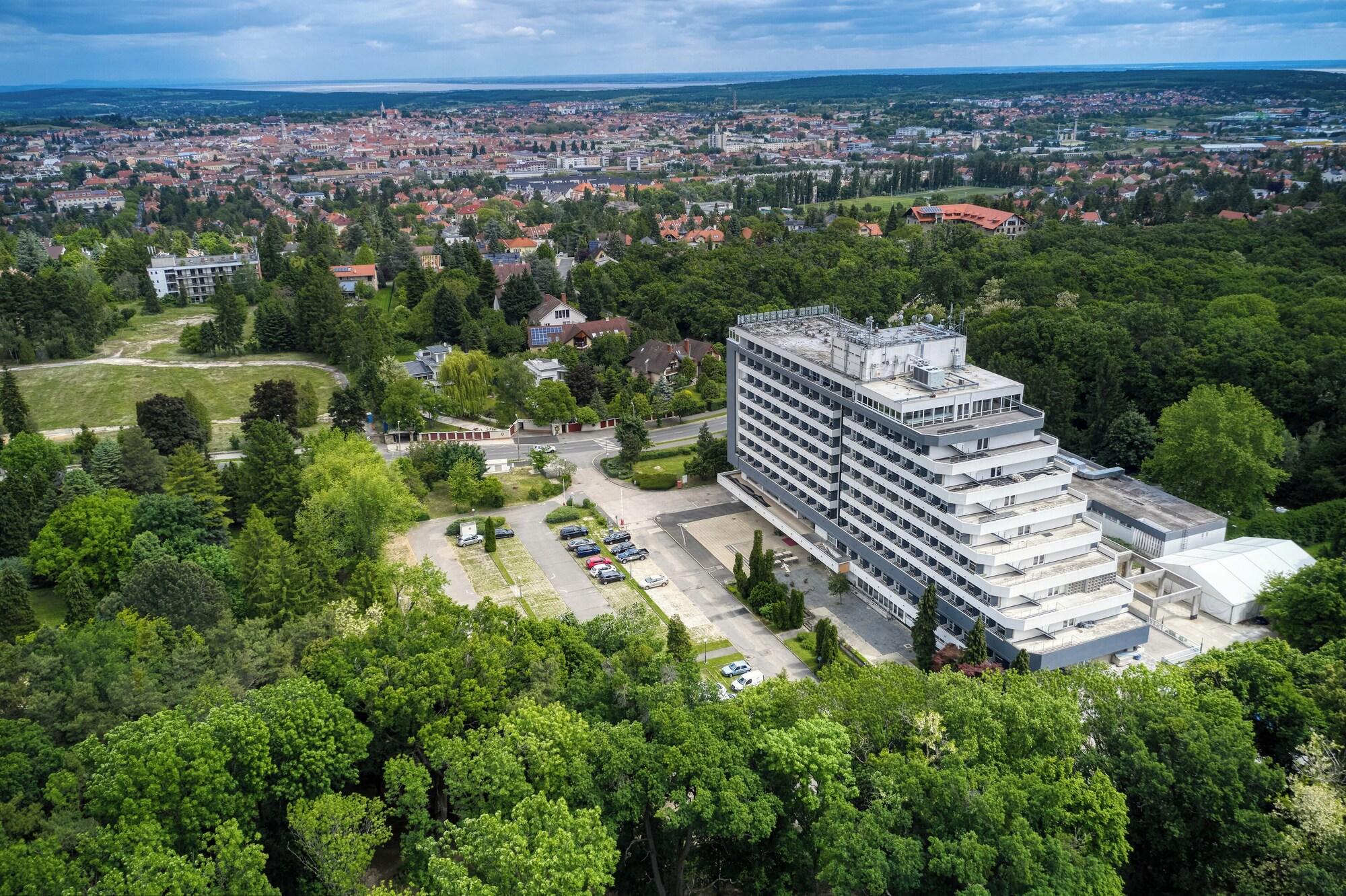 Varios Hotel Szieszta