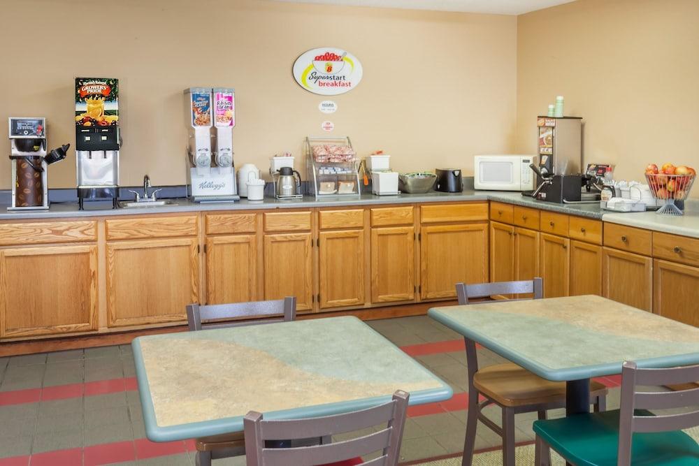 Restaurant Super 8 By Wyndham Mclean/Bloomington Sw