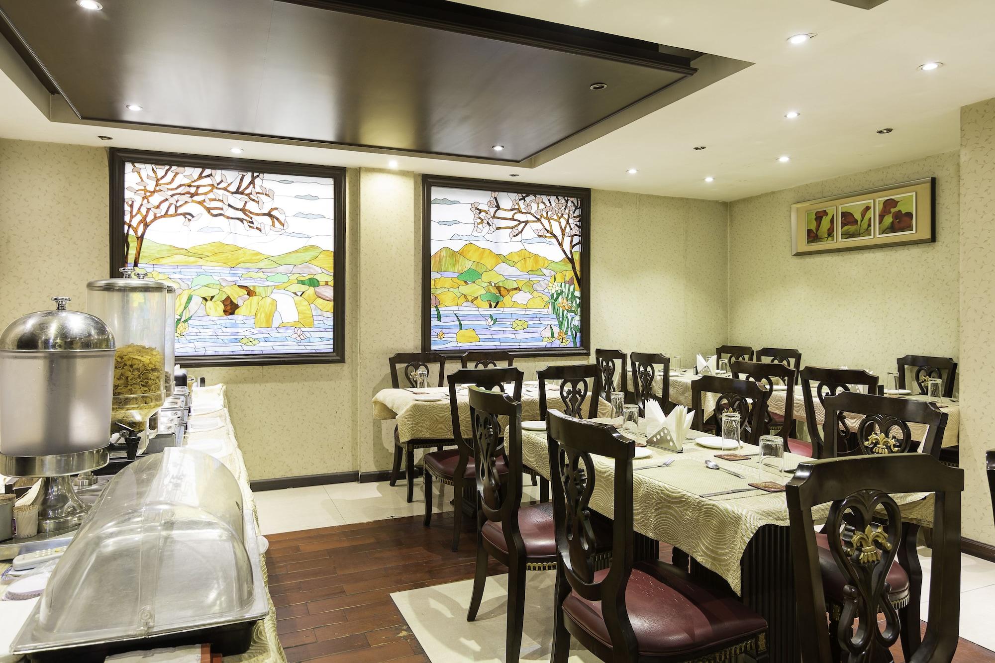 Restaurant Treebo Royce, New Friends Colony