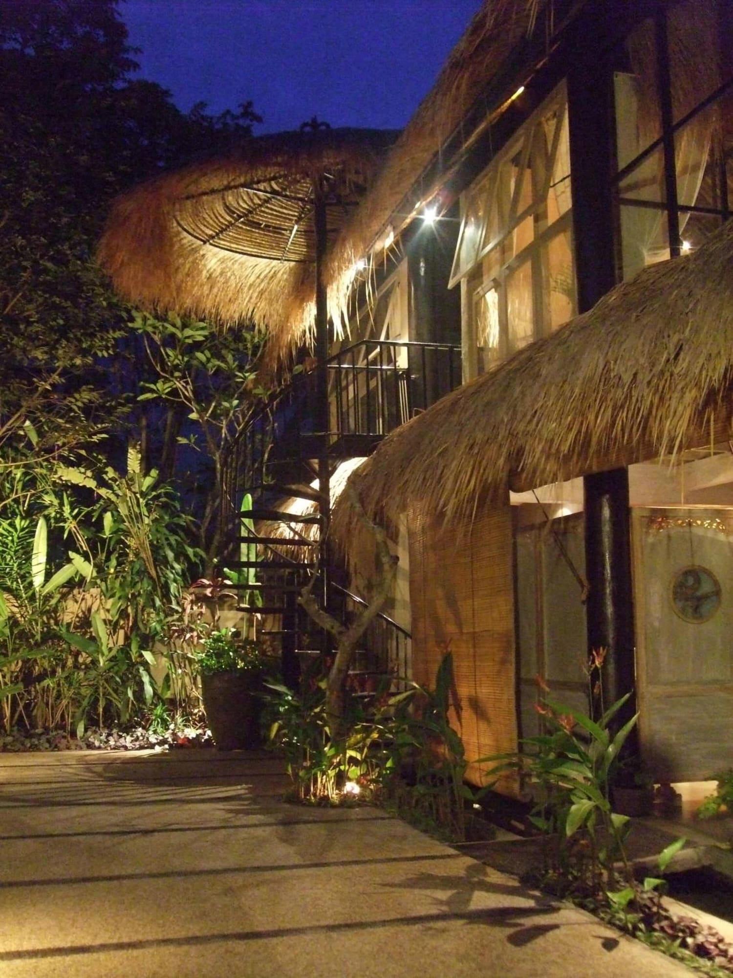 Vista Exterior Villa Puri Darma Agung