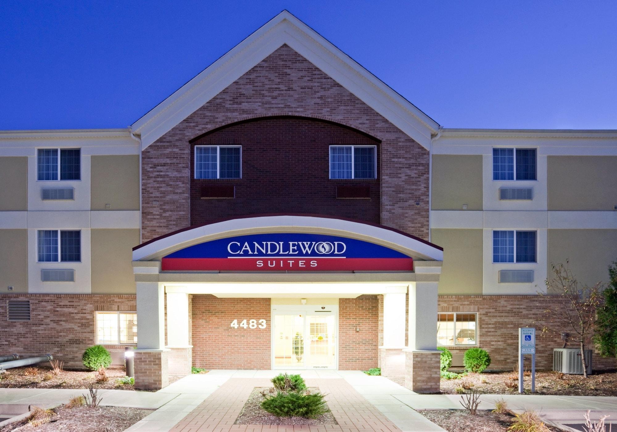Vista Exterior Candlewood Suites Milwaukee Brown Deer by IHG