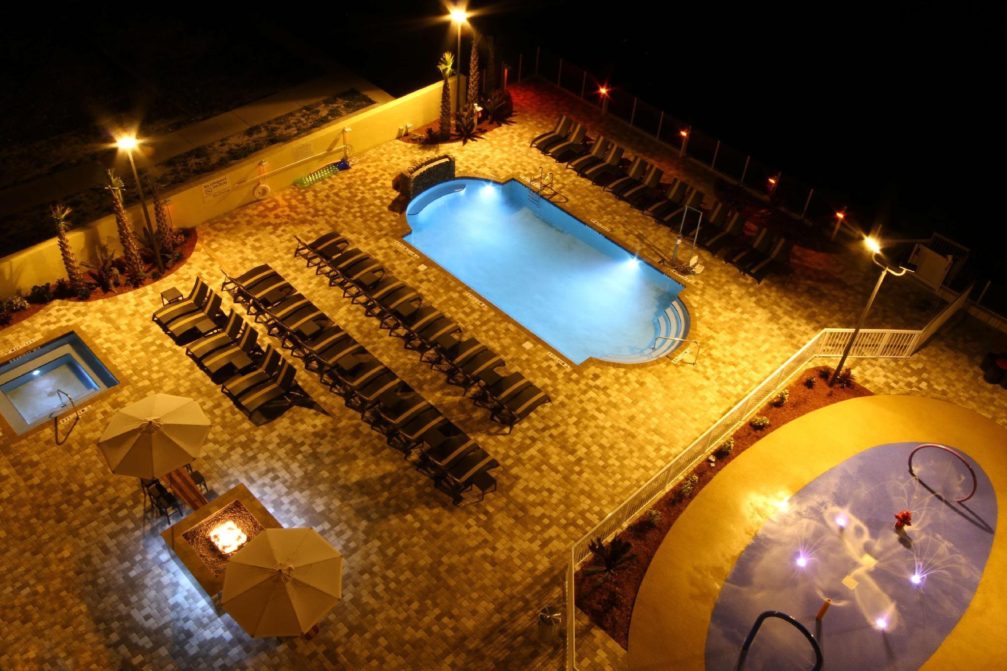 Vista Piscina Hampton Inn Daytona Beach/Beachfront