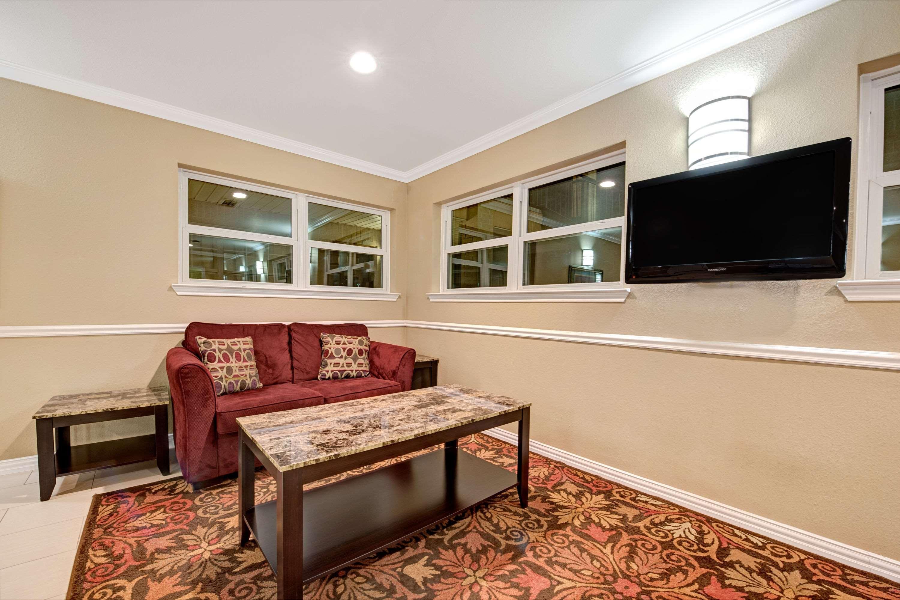 Vista Lobby Super 8 by Wyndham Richardson Dallas