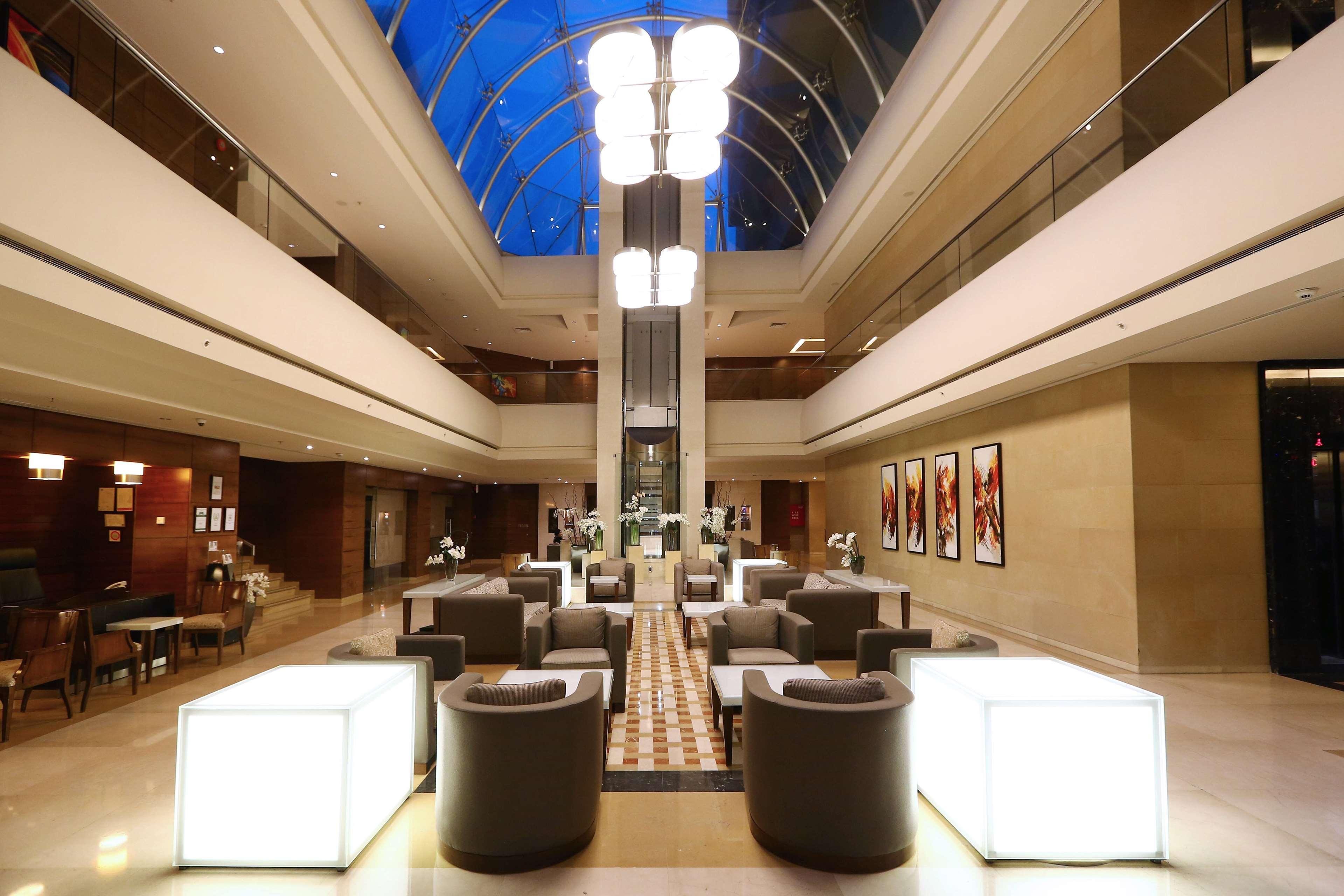Vista Lobby Ramada Plaza by Wyndham Beirut Raouche