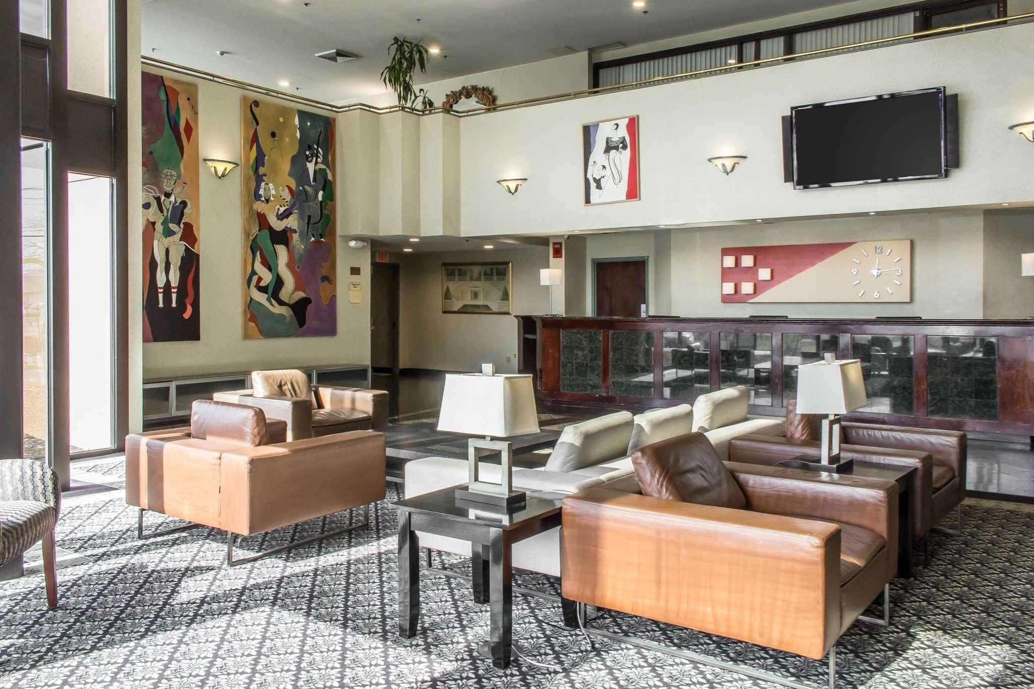 Vista Lobby Clarion Conference Ronkonkoma Macarthur Airport