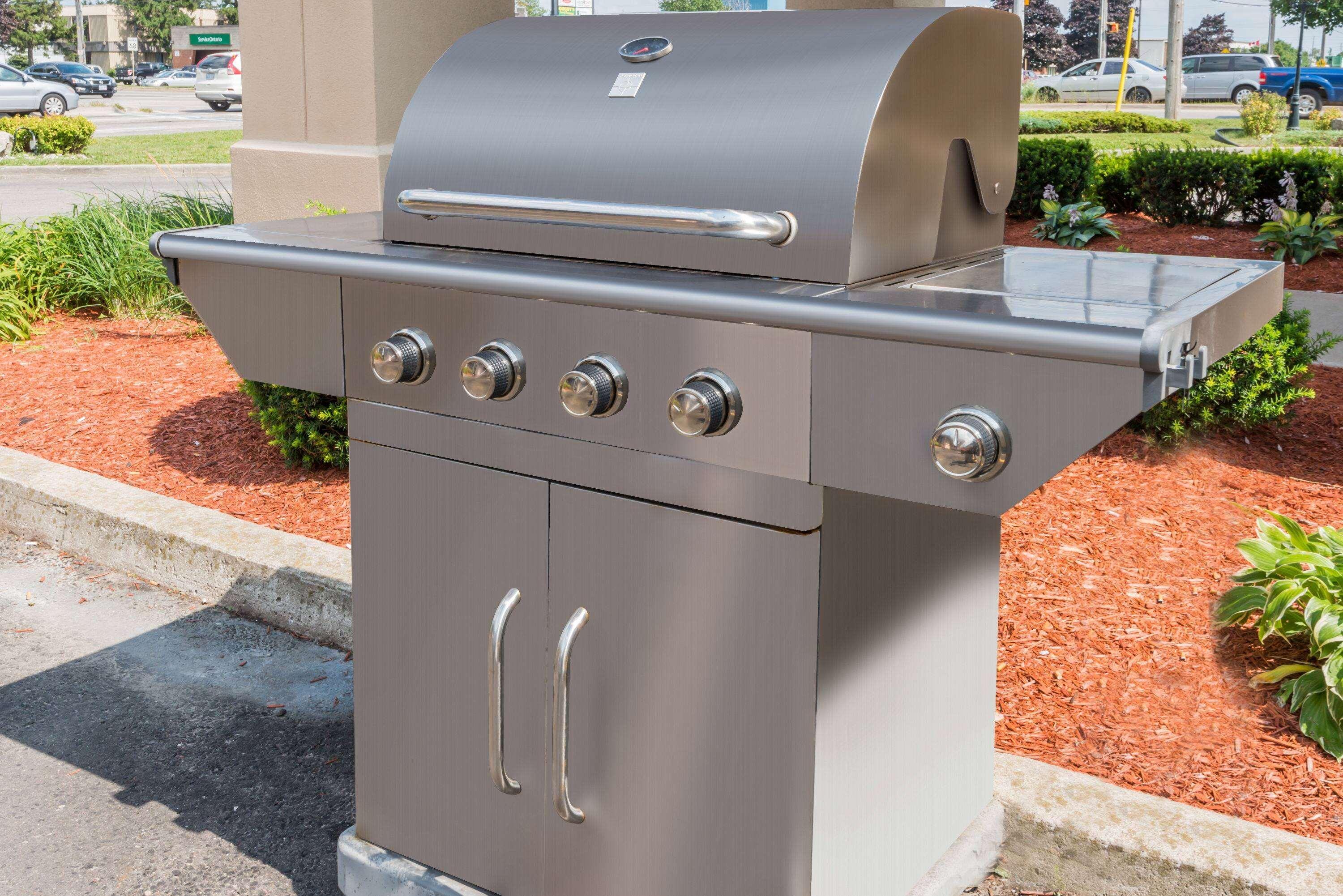 Varios Super 8 by Wyndham Guelph