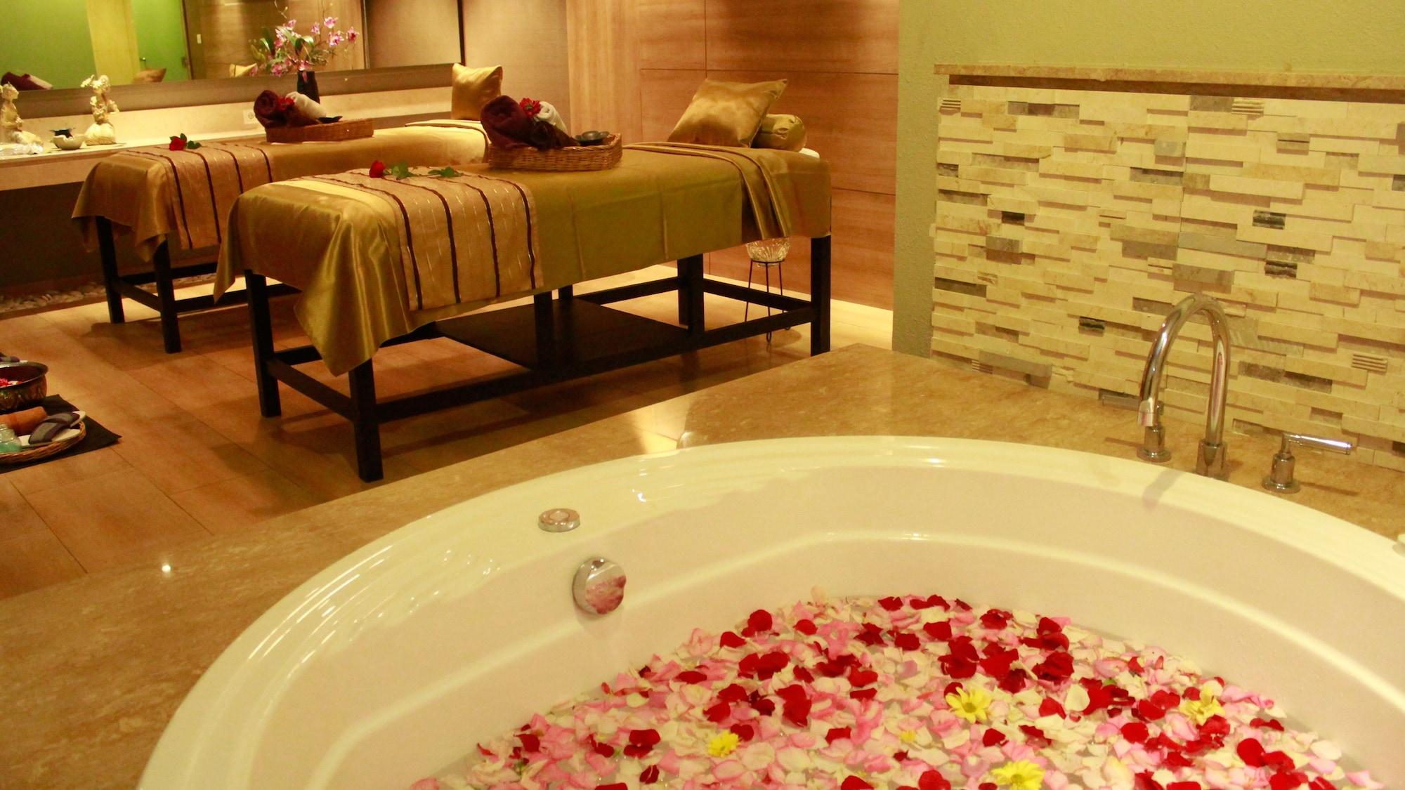 Spa Holiday Inn Bandung Pasteur by IHG