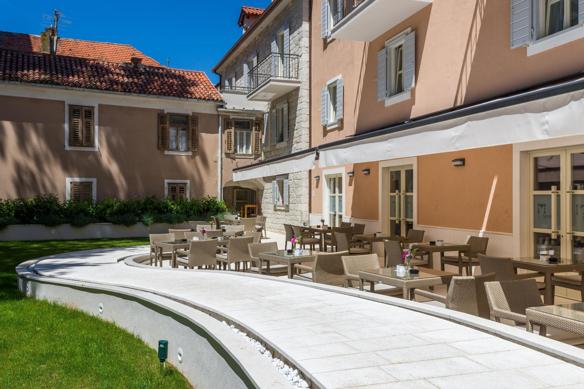 Vista Exterior Hotel Marul