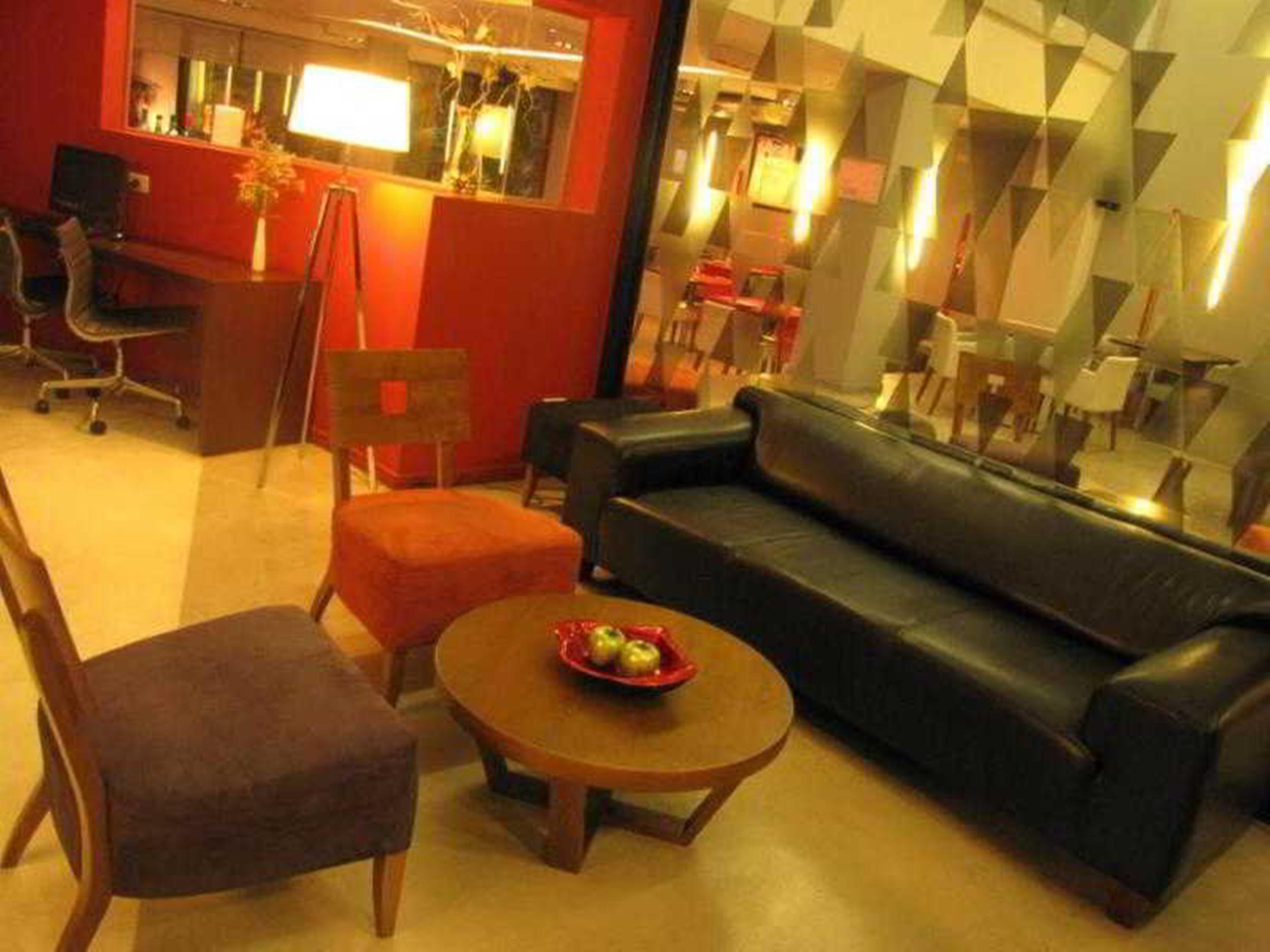 Vista Lobby Monserrat Apart Hotel