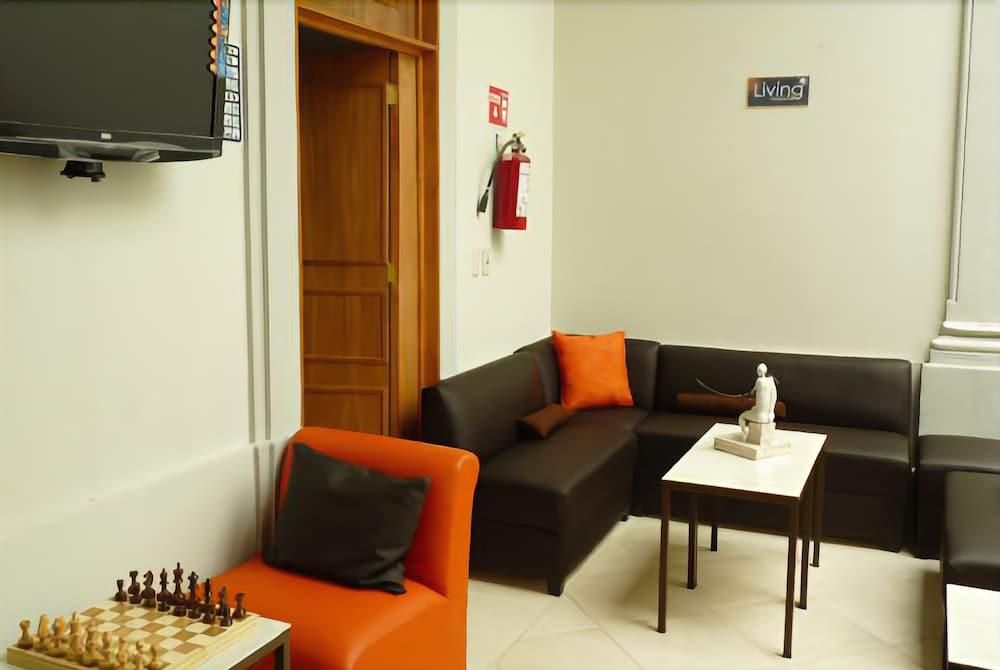 Instalaciones Recreativas Hostel Lit