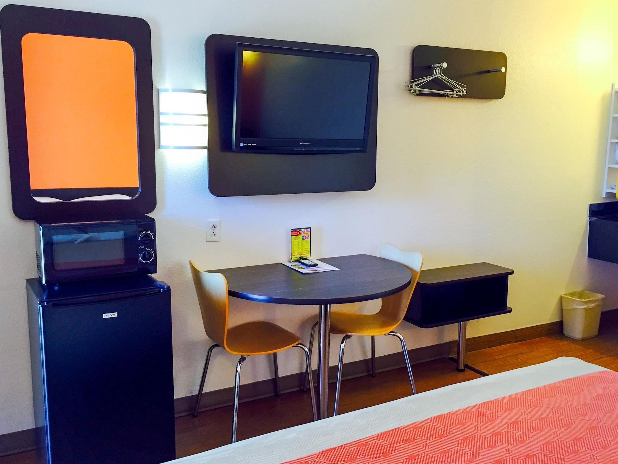 Varios Motel 6 Amarillo, TX - West