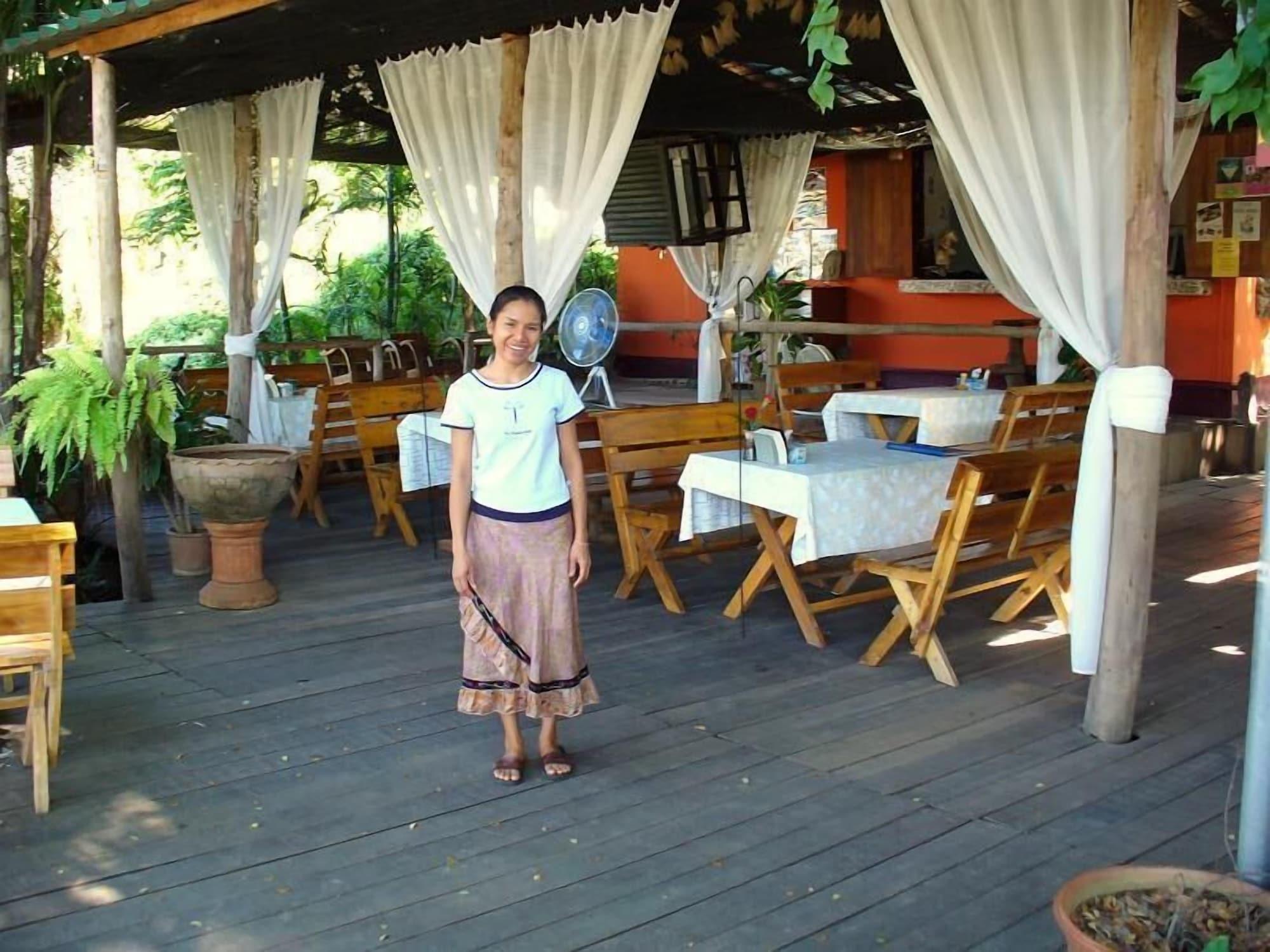 Restaurant Hollanda Montri Guesthouse