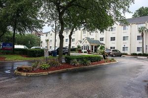 Alojamiento - Hometown Inn & Suites Jacksonville - Butler Blvd./Southpoint