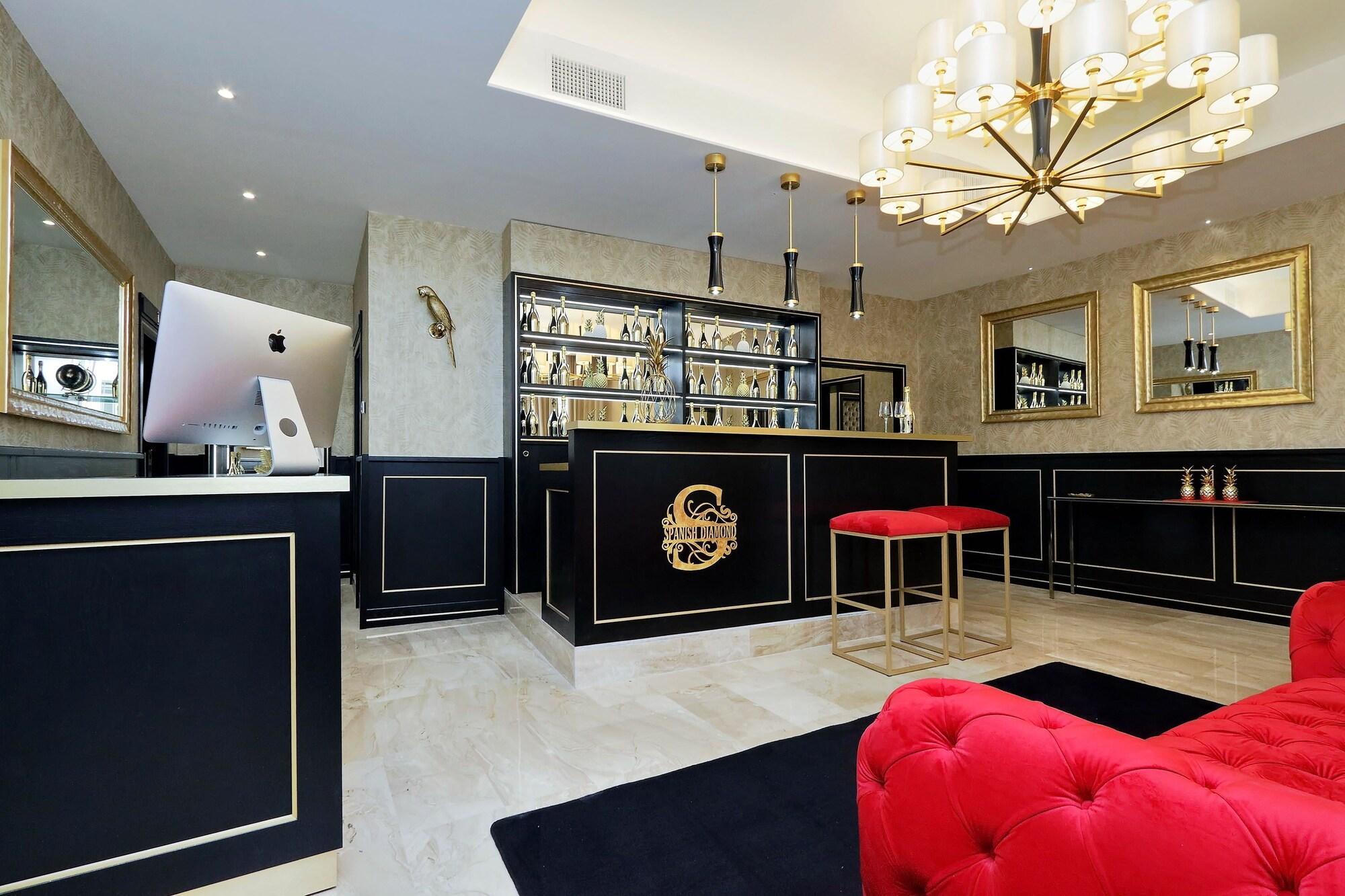 Bar/Salón Spanish Diamond Luxury Suites & Jacuzzi
