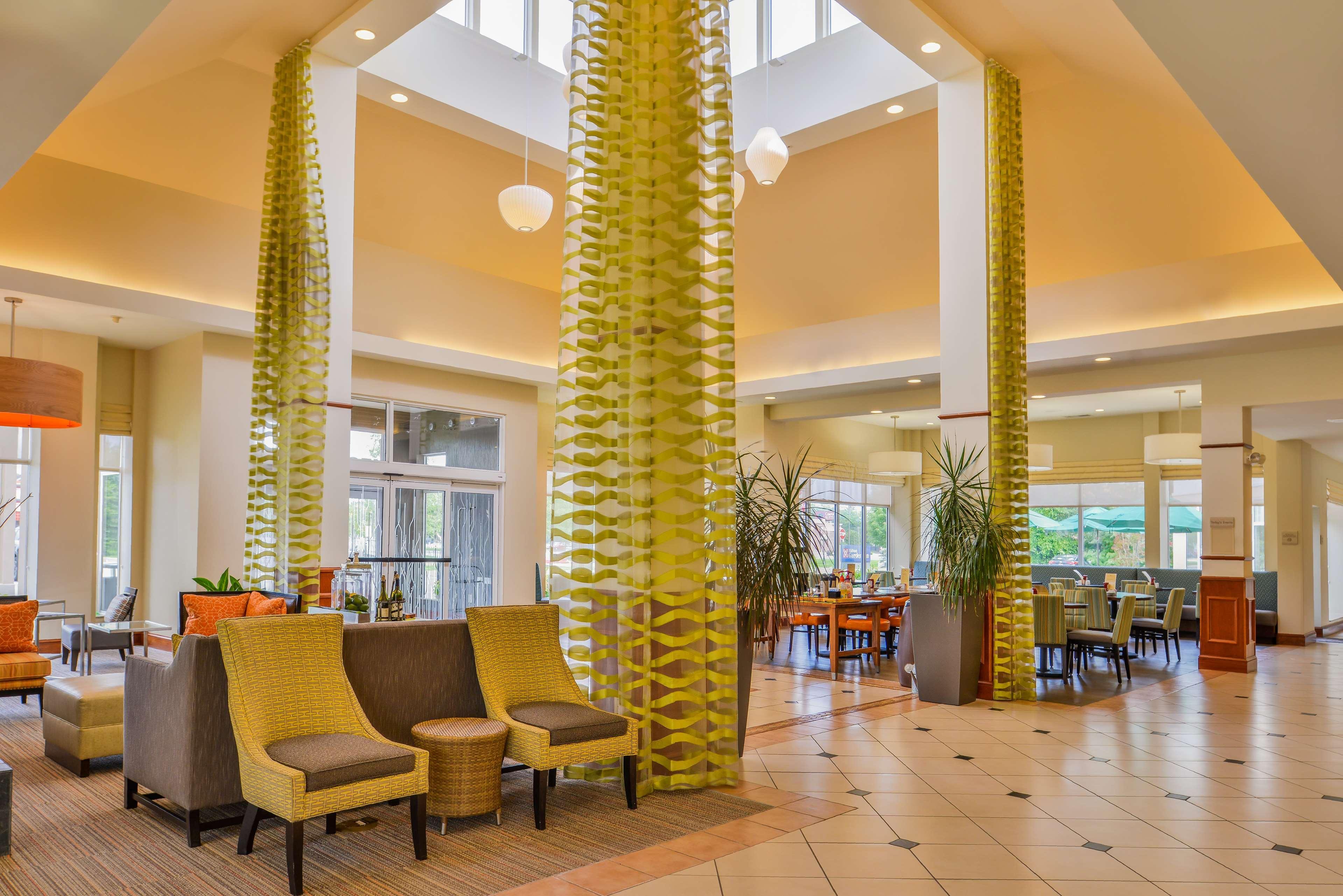 Vista Lobby Hilton Garden Inn Dover