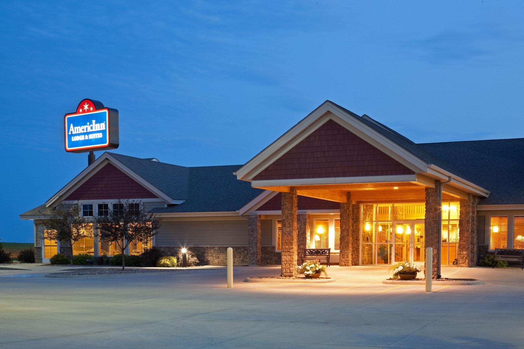 Vista Exterior AmericInn by Wyndham Osage