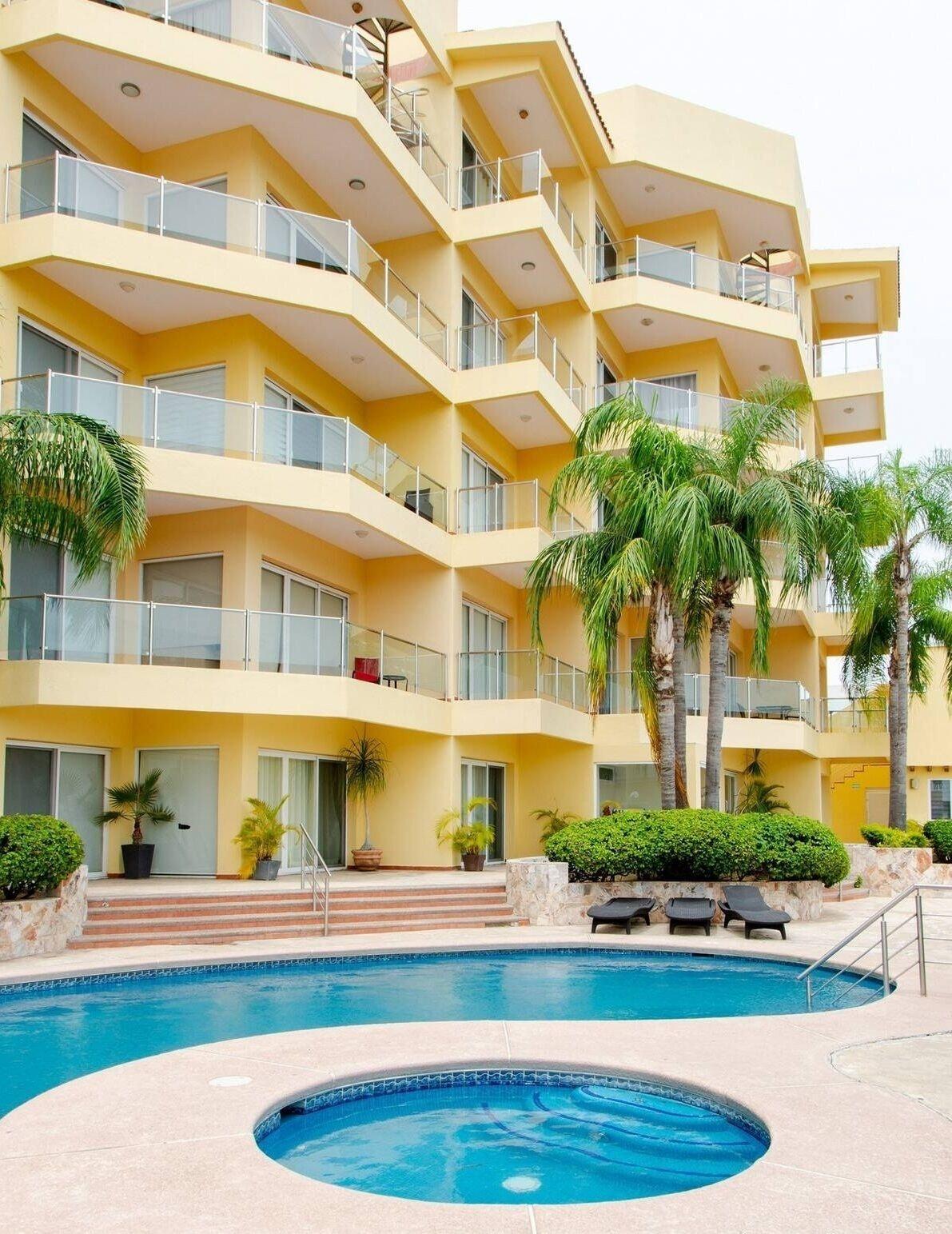 Vista Piscina Condos Marina H
