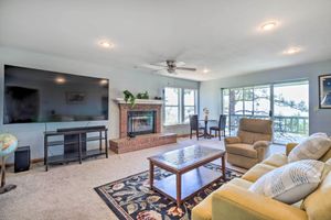 Alquiler Vacacional - Spacious Home w/ Mtn Views & Starlink Wifi!