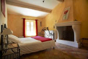 Alojamiento - Traditional Provencal farmhouse with pool in exceptional site