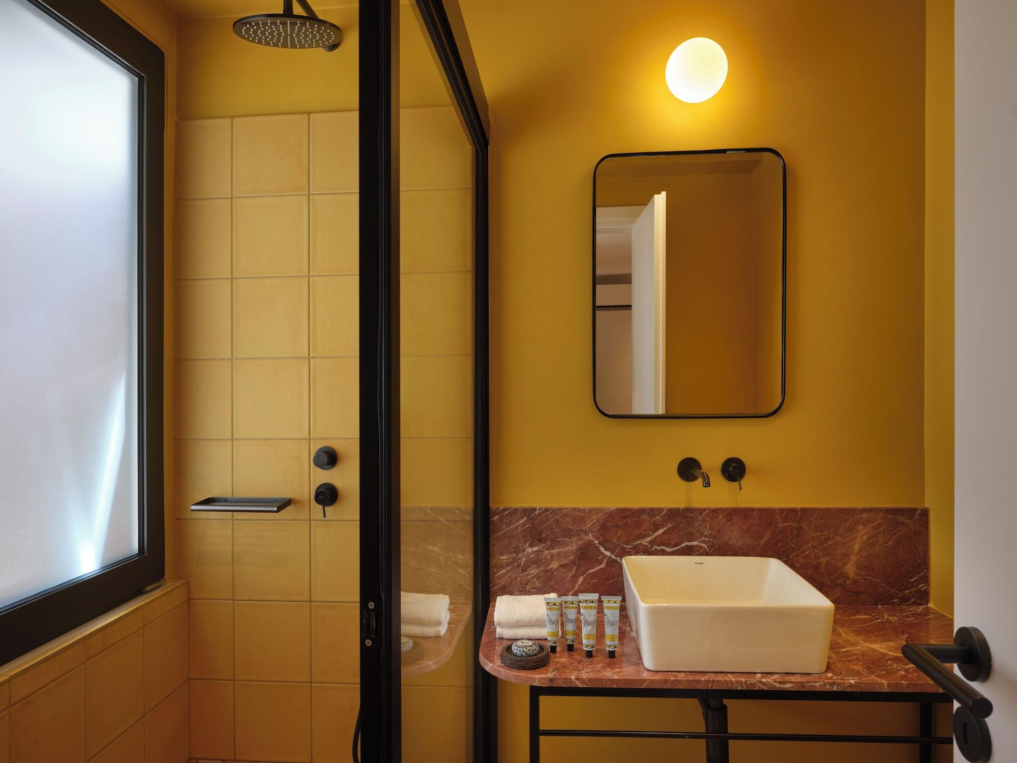 Equipamiento de Habitación Astikon House