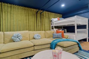 Alquiler Vacacional - NEW~Heated Pool~Pickleball~Fire Pit~HotTub~MovieTheater~GameRoom~Playset~10 beds