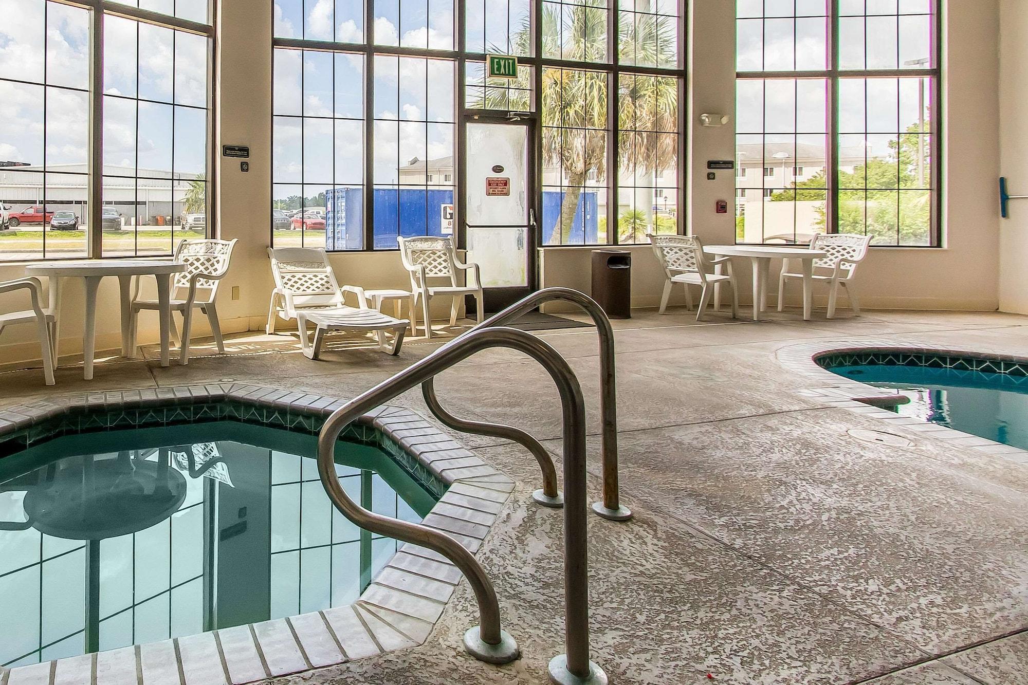Vista Piscina Quality Suites New Iberia