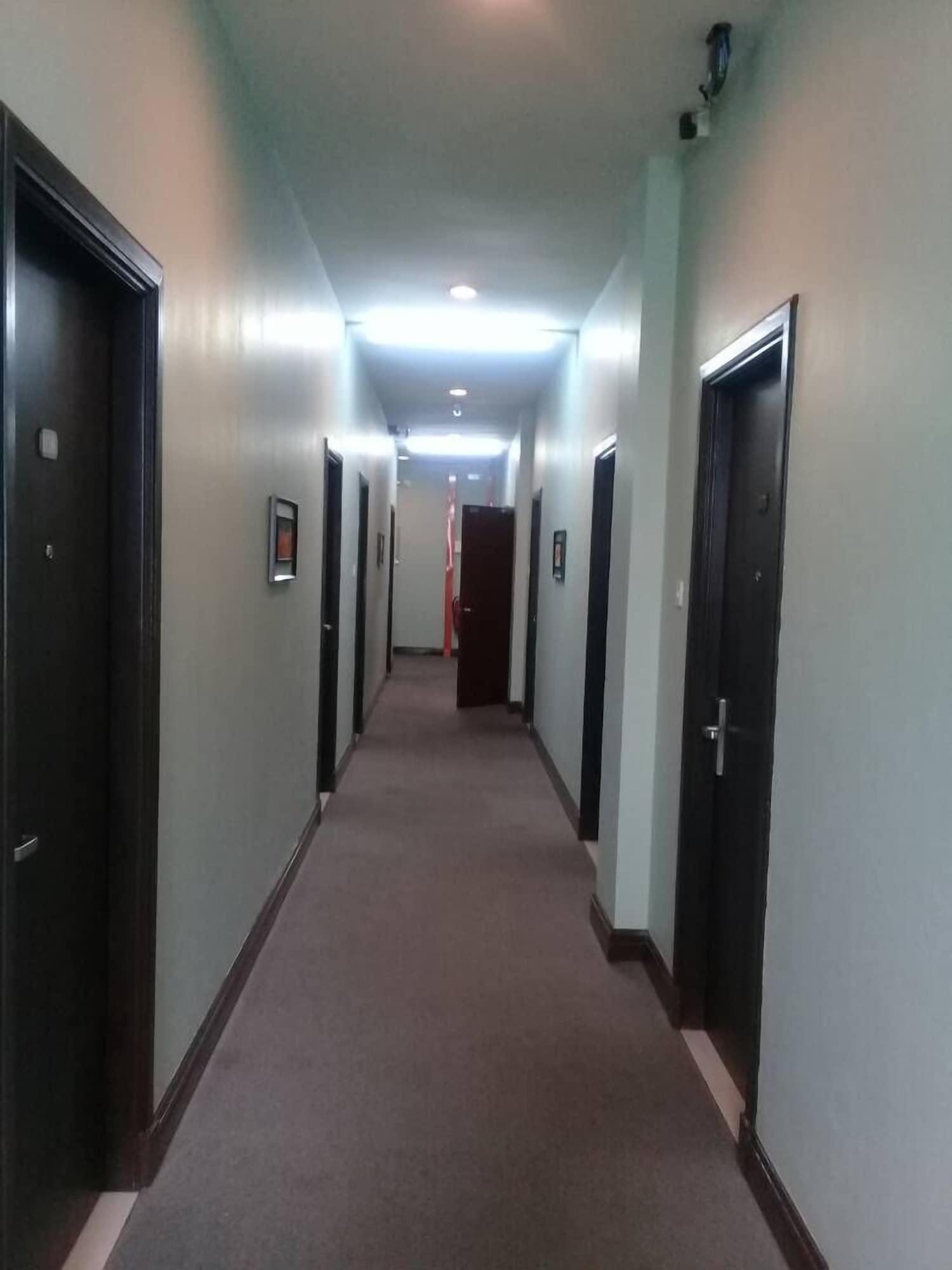 Varios GinaSuite Kompleks27 Hotel
