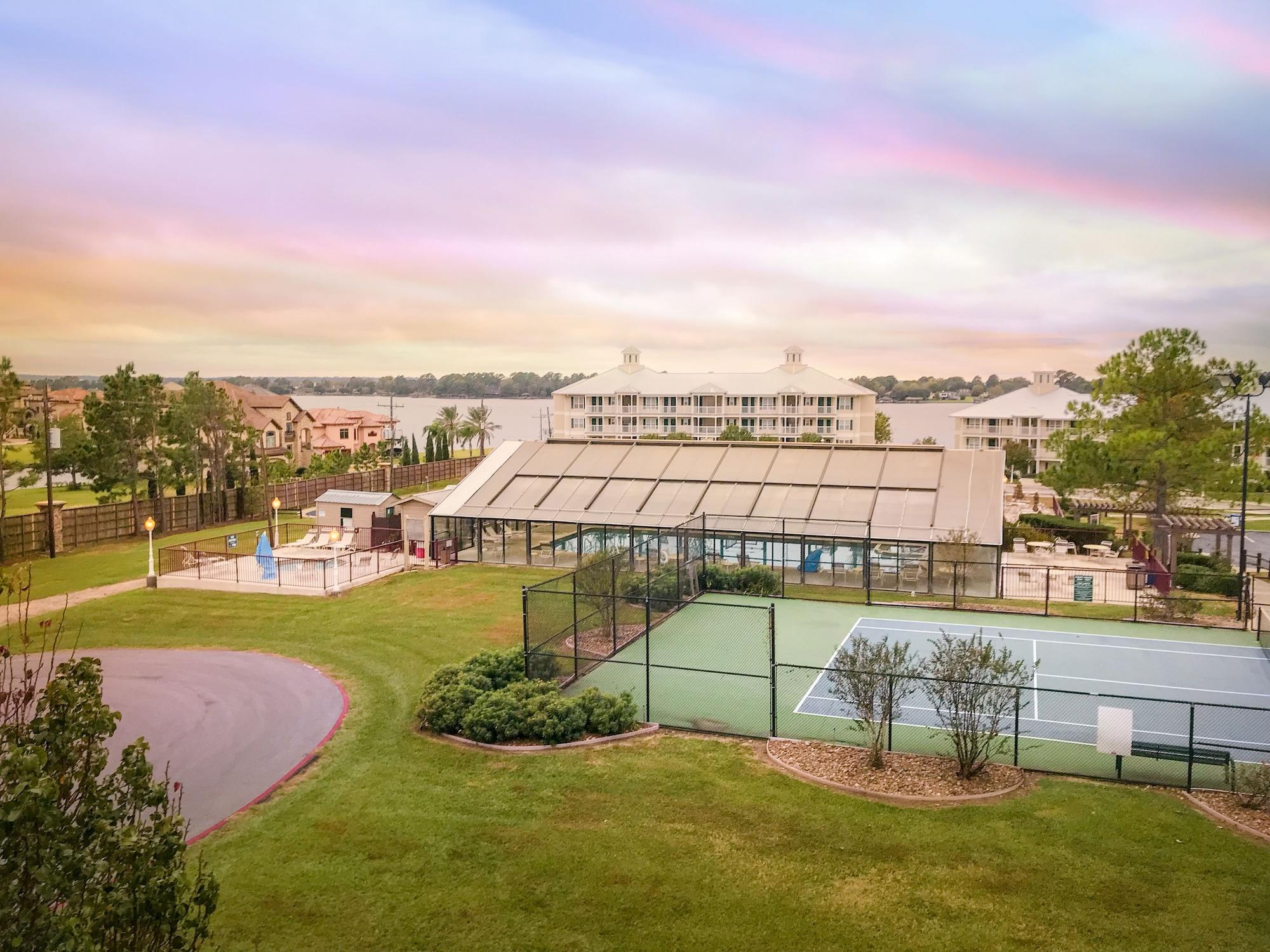 Vista Exterior Holiday Inn Club Vacations Piney Shores Resort at Lake Conroe by IHG