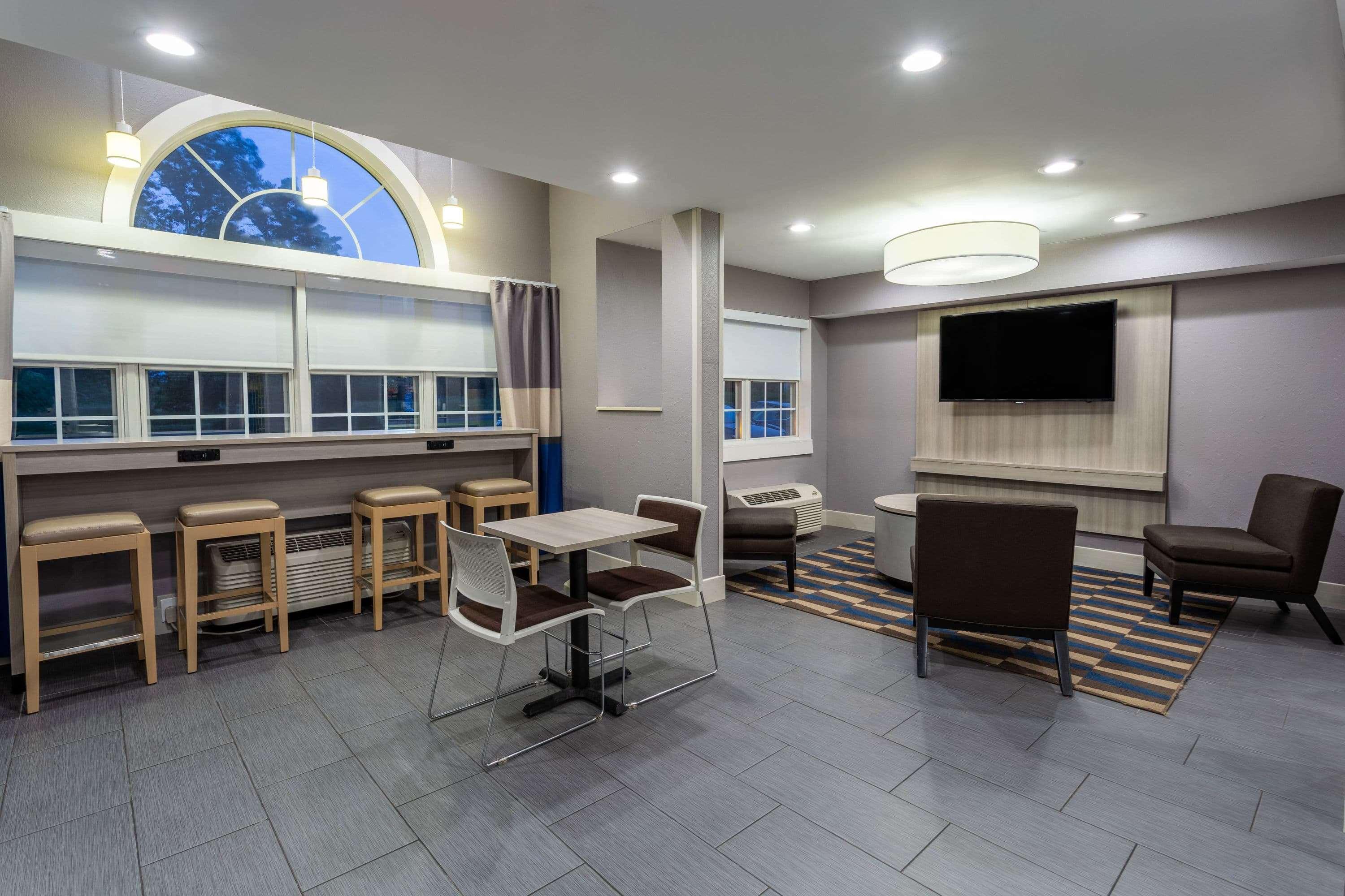 Vista Lobby Microtel Inn & Suites By Wyndham Bethel/Danbury