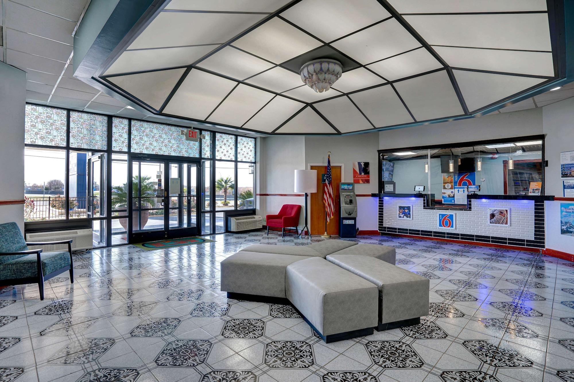 Vista Lobby Motel 6 Burlington, NC