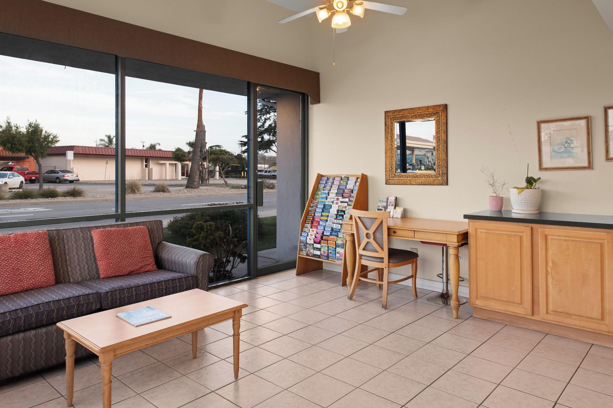 Vista Lobby Sand Dollar Inn