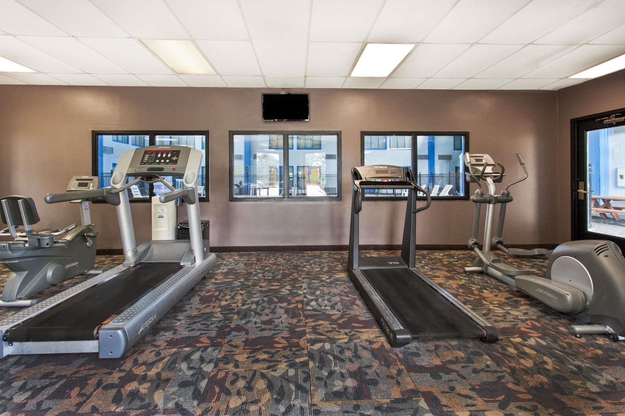 Gimnasio Baymont Inn & Suites - Southfield/ Detroit