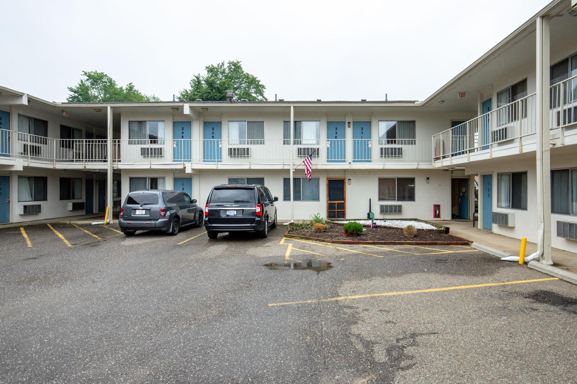 Vista Exterior Days Inn by Wyndham New Philadelphia