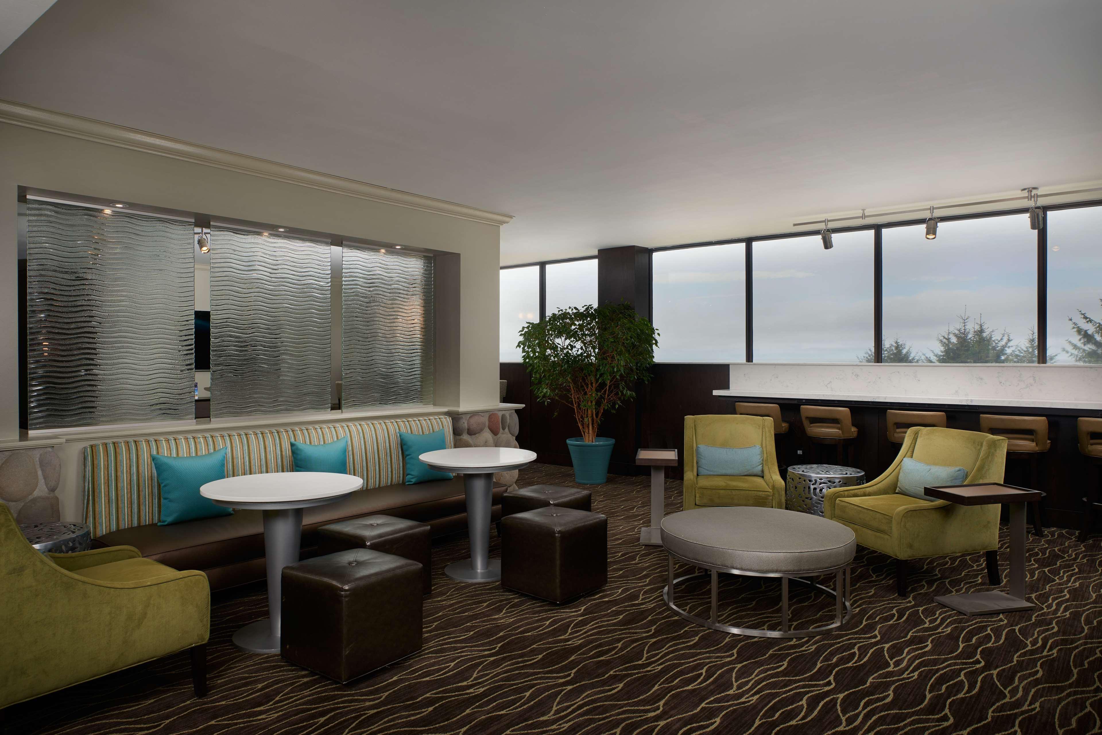 Vista Lobby Best Western Plus Agate Beach Inn
