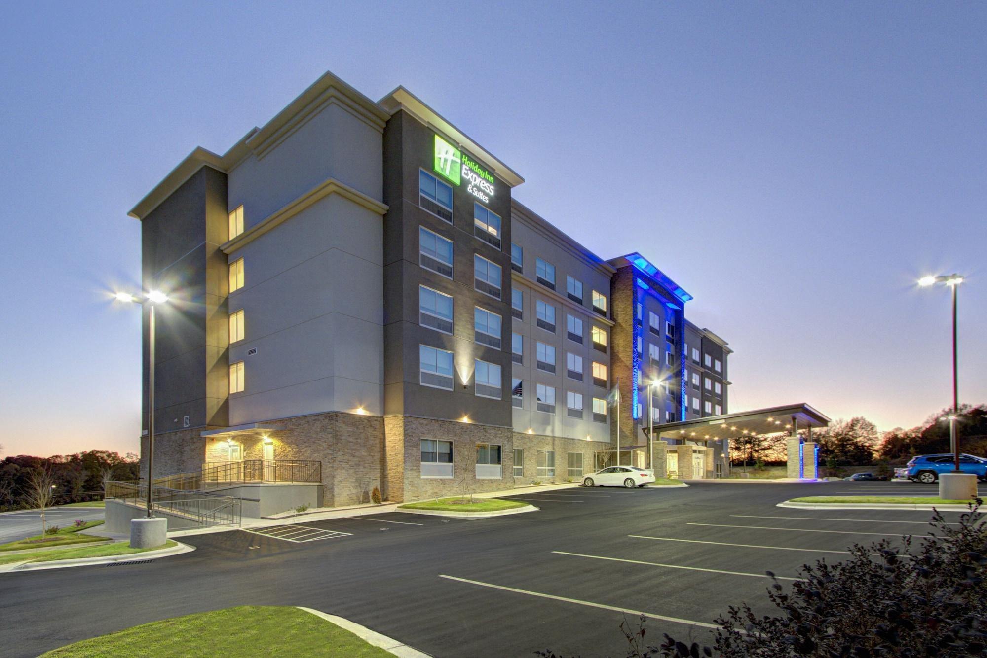 Vista Exterior Holiday Inn Express And Suites Charlotte Southwest, an IHG Hotel