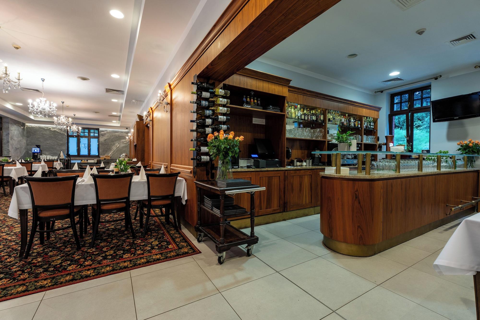 Bar/Salón Hotel Grand Sal