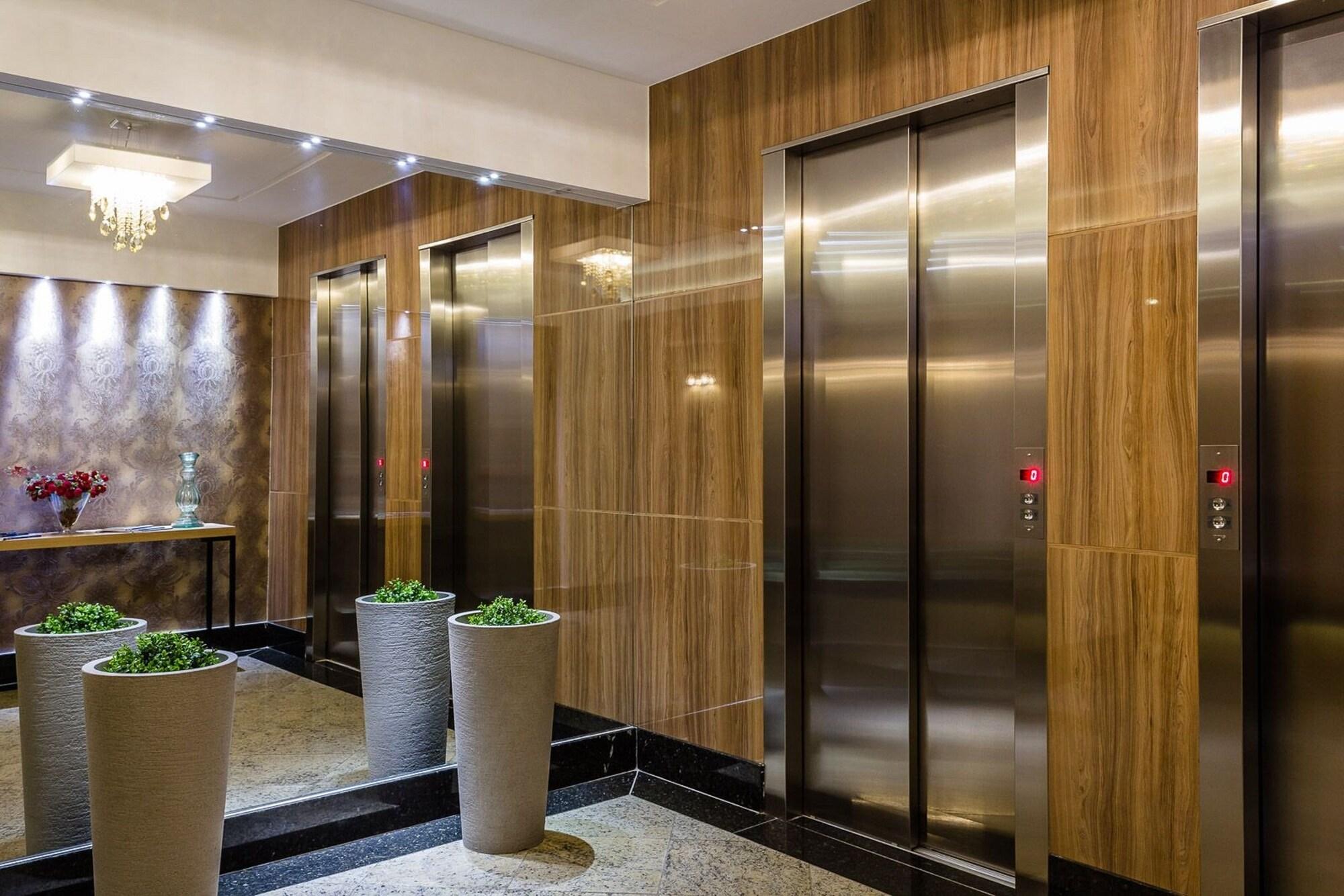 Vista Lobby VOX HOTEL