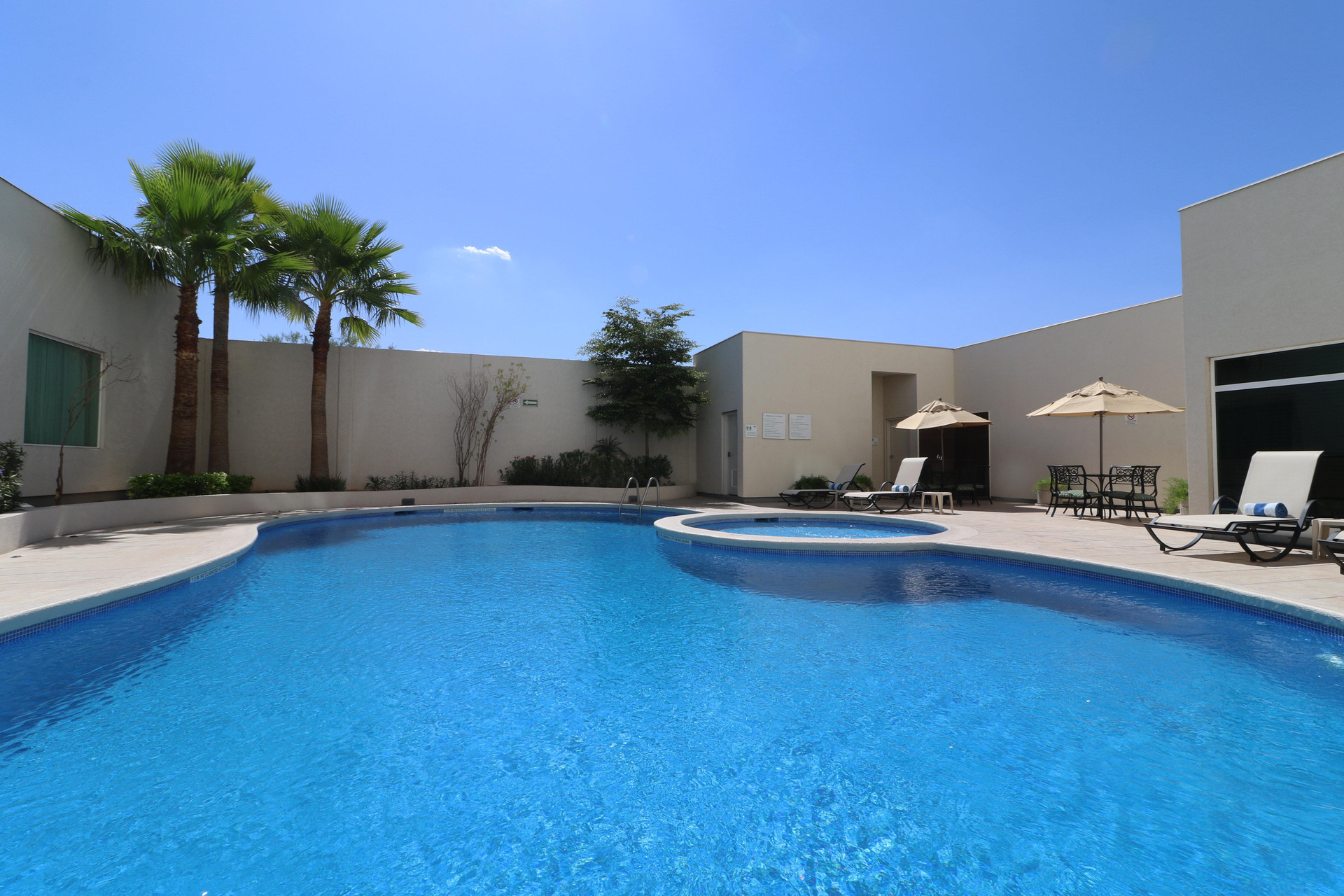 Vista Piscina Holiday Inn Hotel & Suites Hermosillo Aeropuerto by IHG