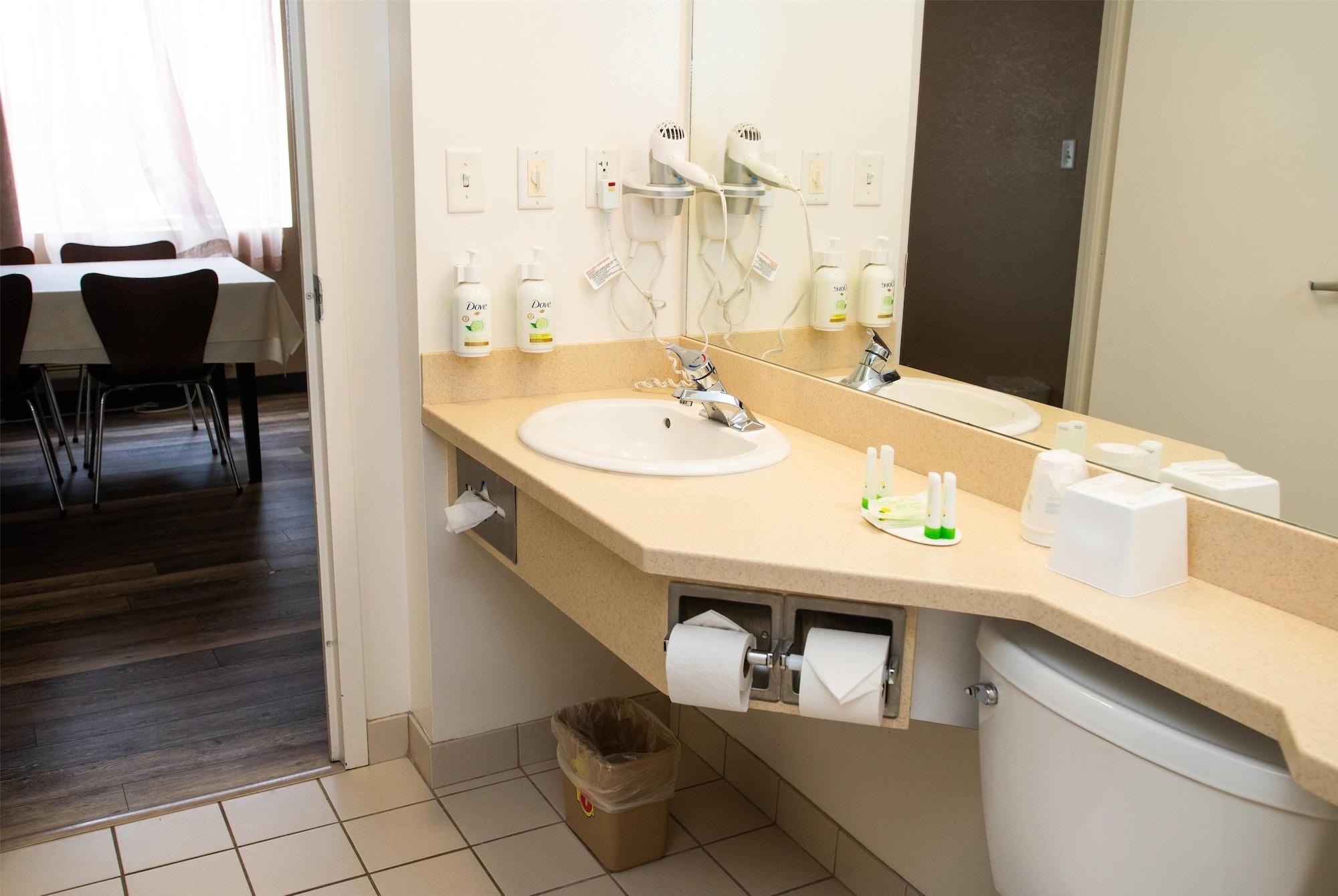 Equipamiento de Habitación Super 8 by Wyndham Mississauga