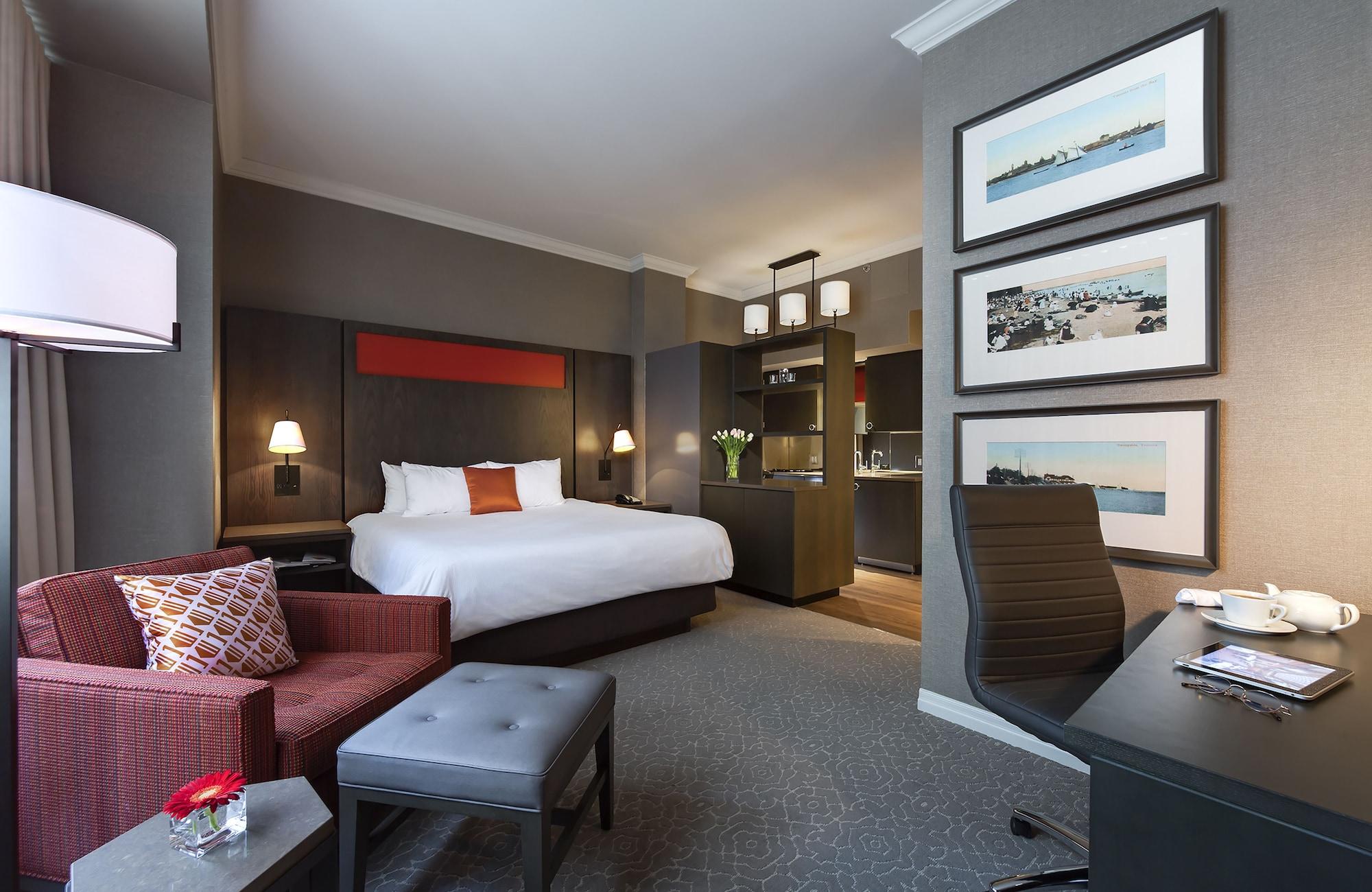 Habitación One King West Hotel & Residence