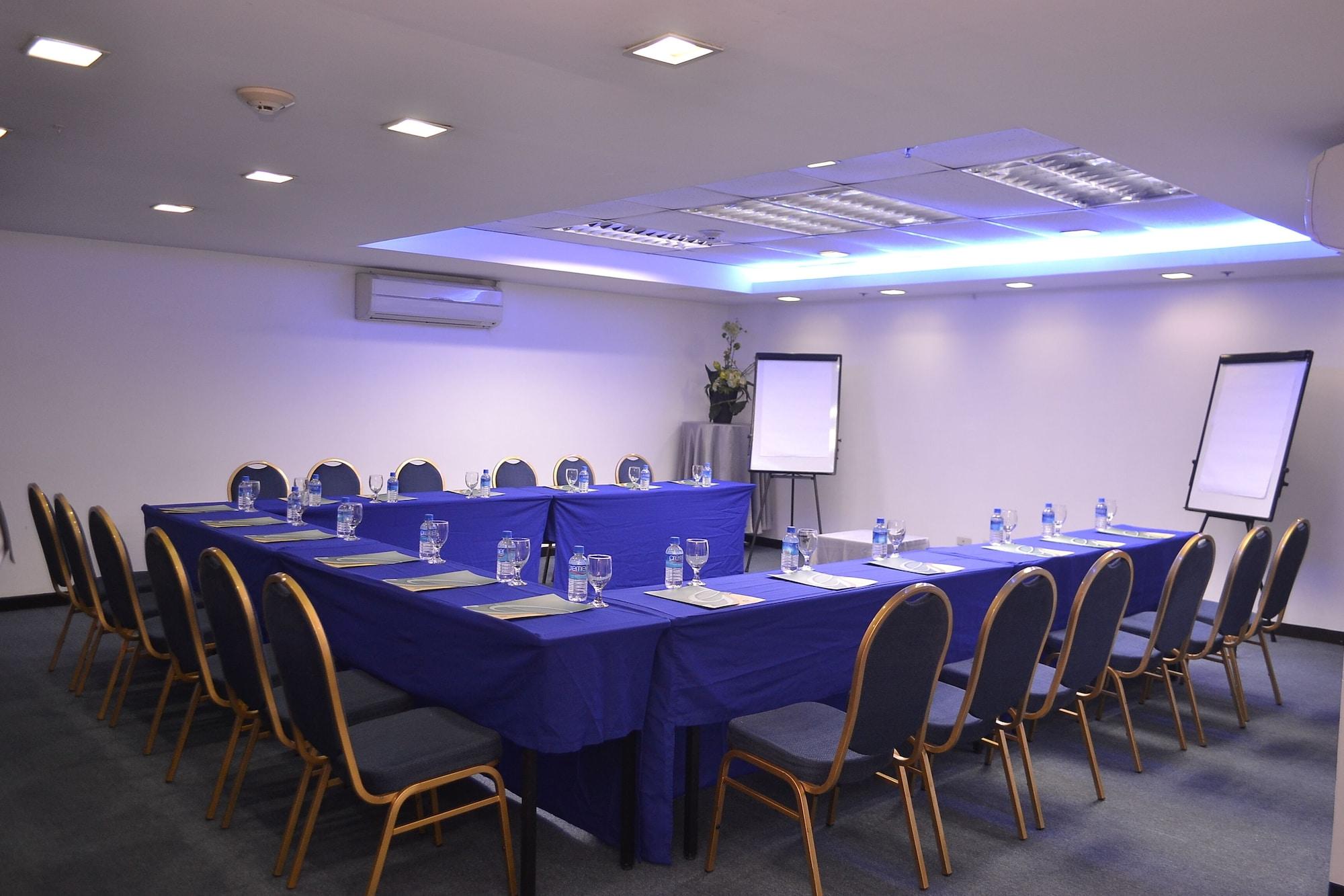 Sala de Reuniones Millenia Suites