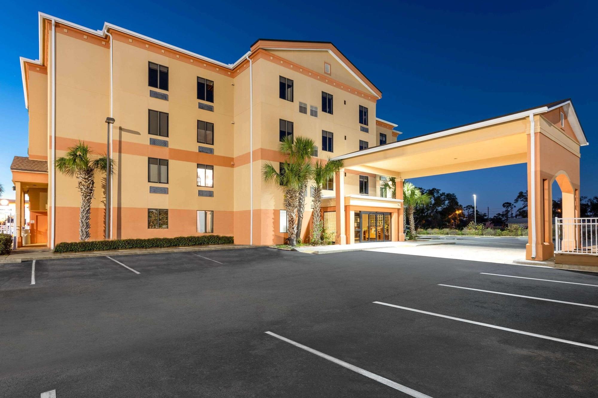 Vista Exterior Ramada by Wyndham Panama City
