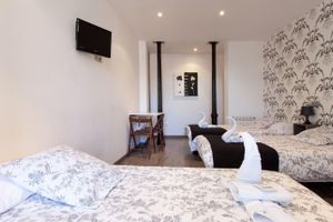 Alojamiento - Hostal Abril