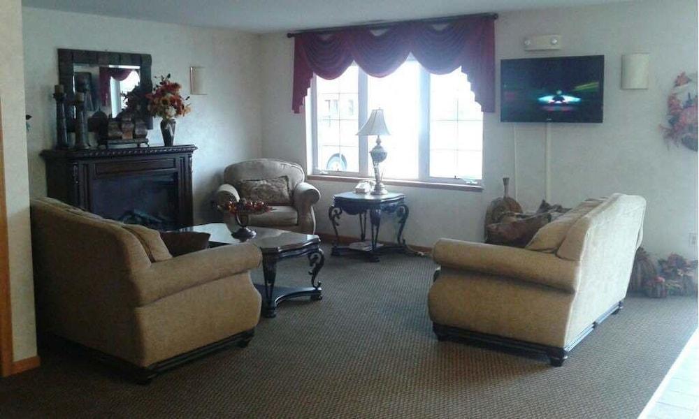 Vista Lobby Budget Host Inn & Suites