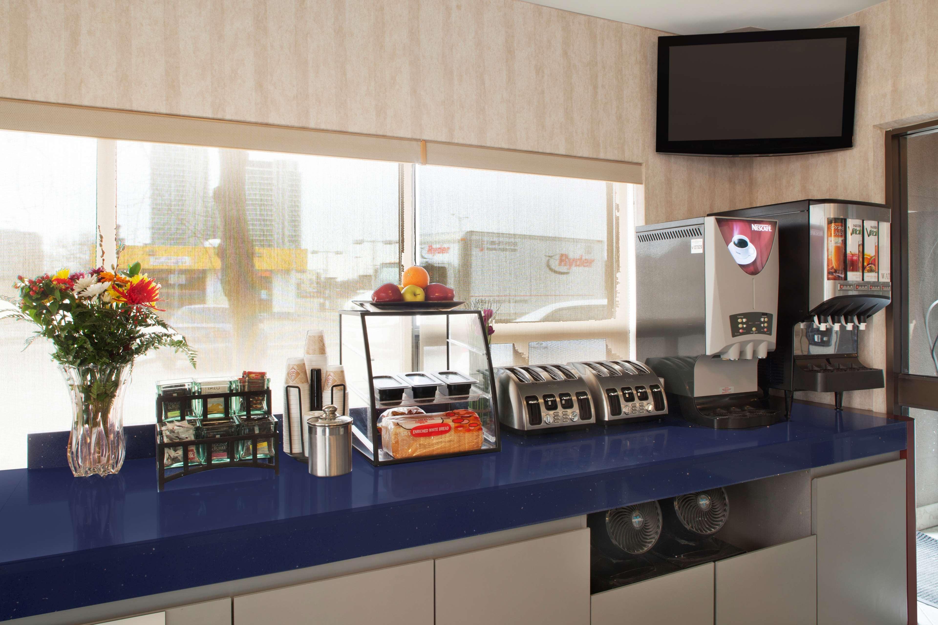 Restaurant Canadas Best Value Inn Toronto