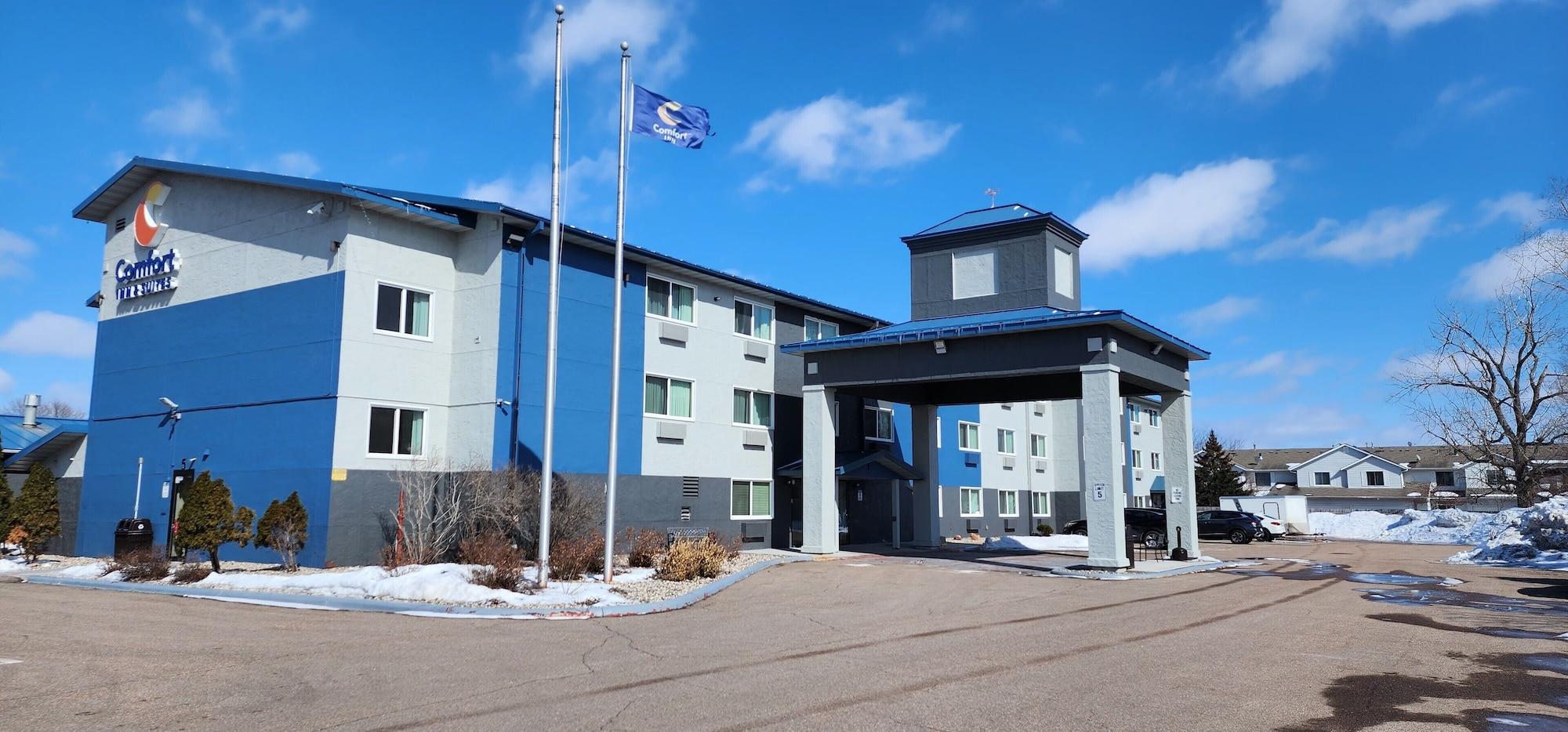 Vista Exterior Comfort Inn & Suites Shakopee Downtown Area