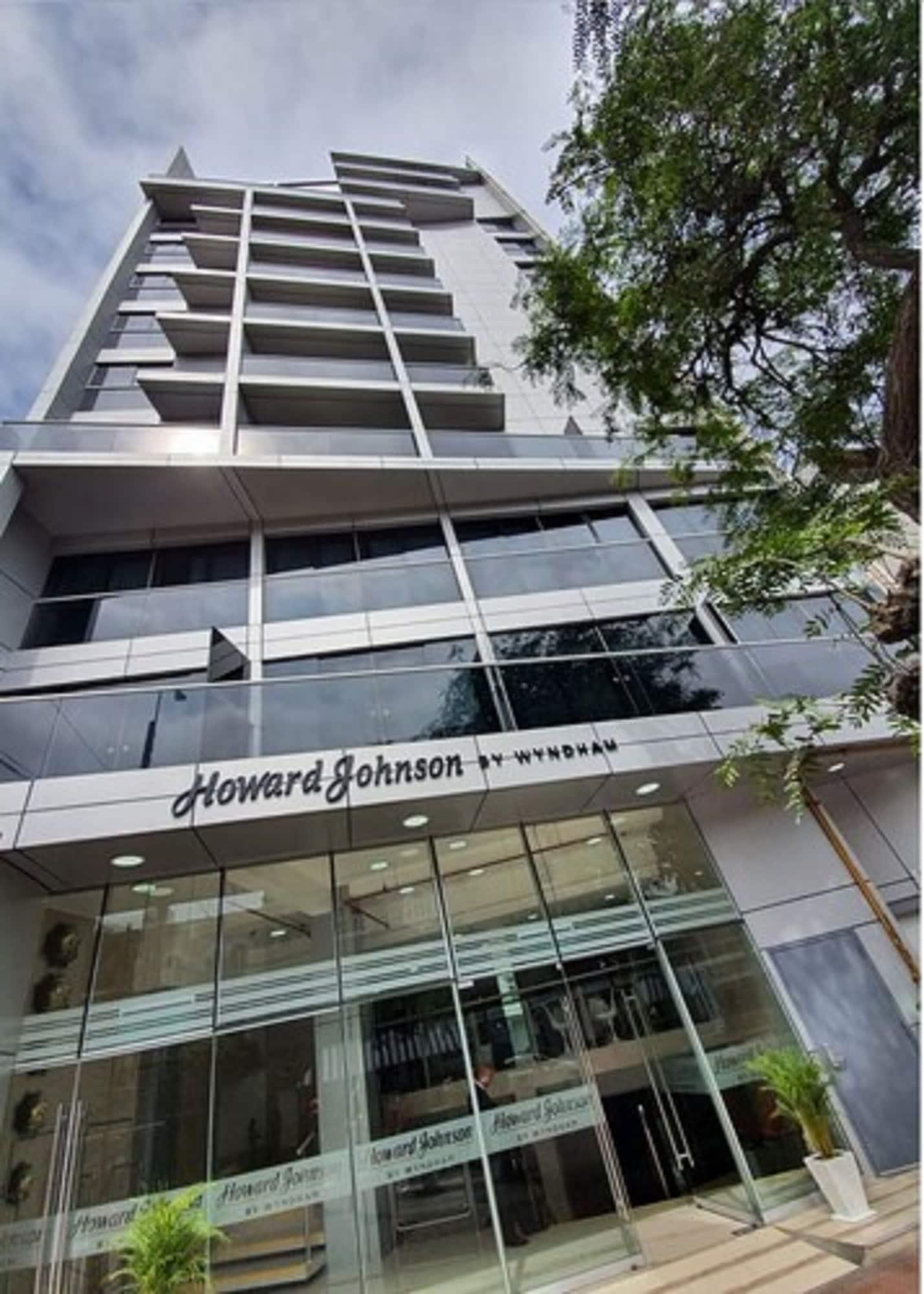 Vista Exterior Howard Johnson by Wyndham Lima Miraflores Art House
