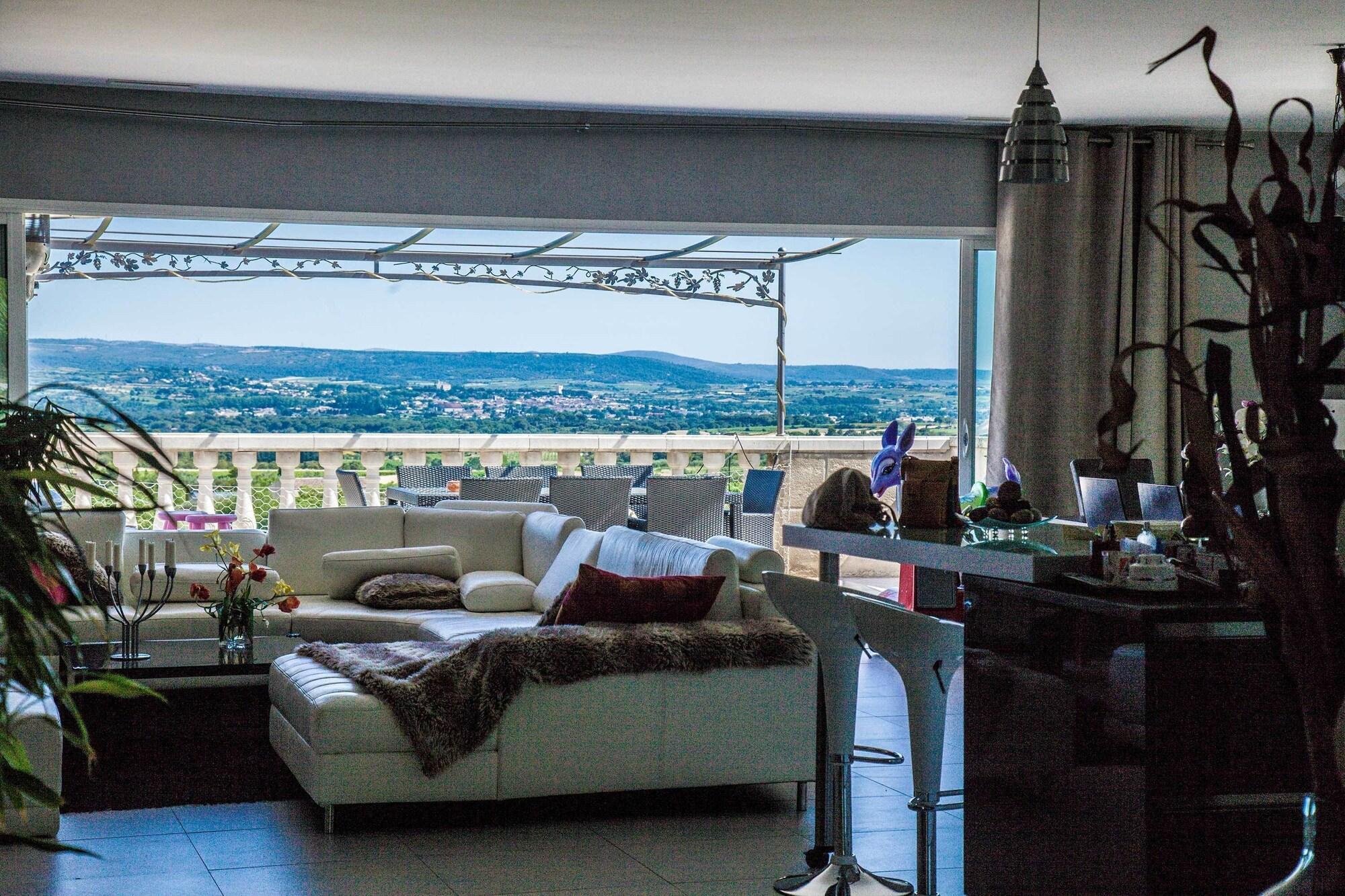 Vista Lobby Château de Valloubière