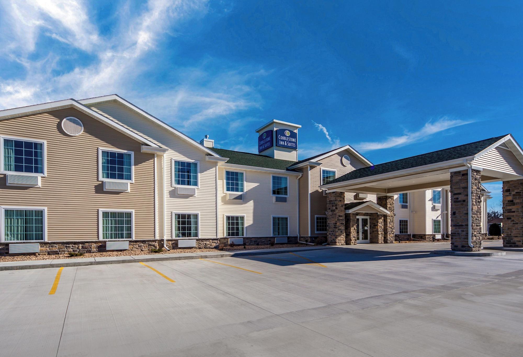 Vista Exterior Cobblestone Inn & Suites - Holdrege