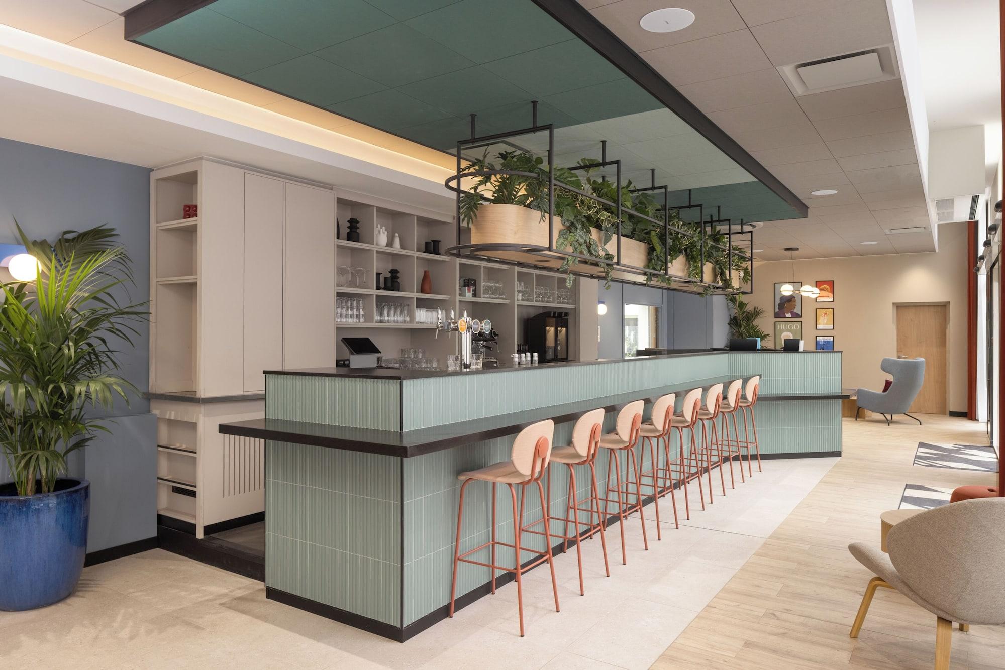 Vista Lobby Hampton By Hilton Paris Saint Ouen